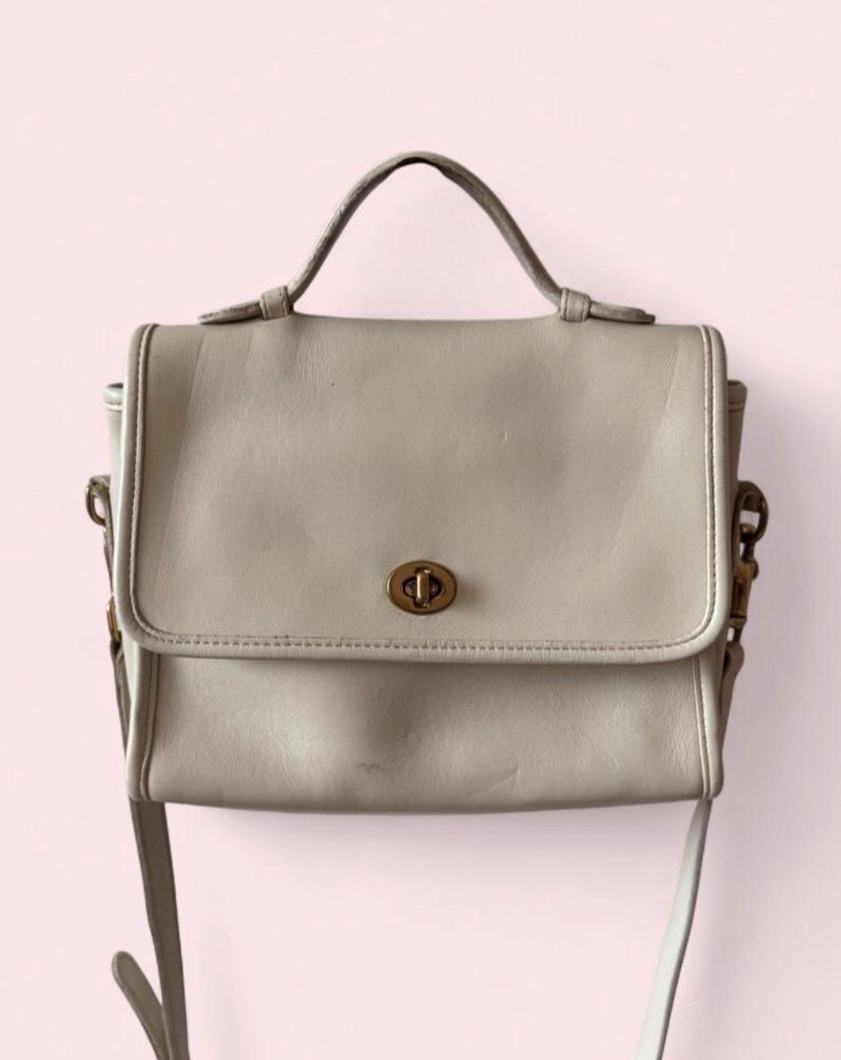 Coach M05D-9636 Vintage Leather Turnlock Crossbody Bag Coach M05D-9636 Vintage Leather Turnlock Crossbody Bag