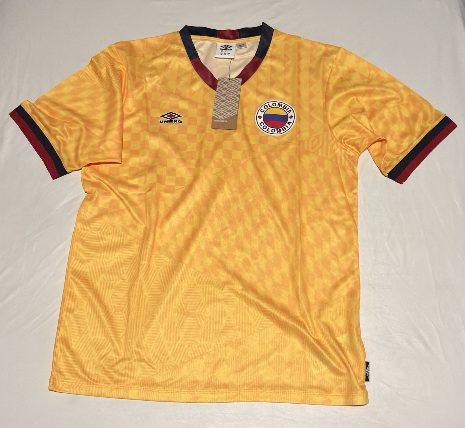 Umbro Colombia National Team Soccer Jersey Shirt Orange/Yellow Men Small Umbro Colombia National Team Soccer Jersey Shirt Orange/Yellow Men Small