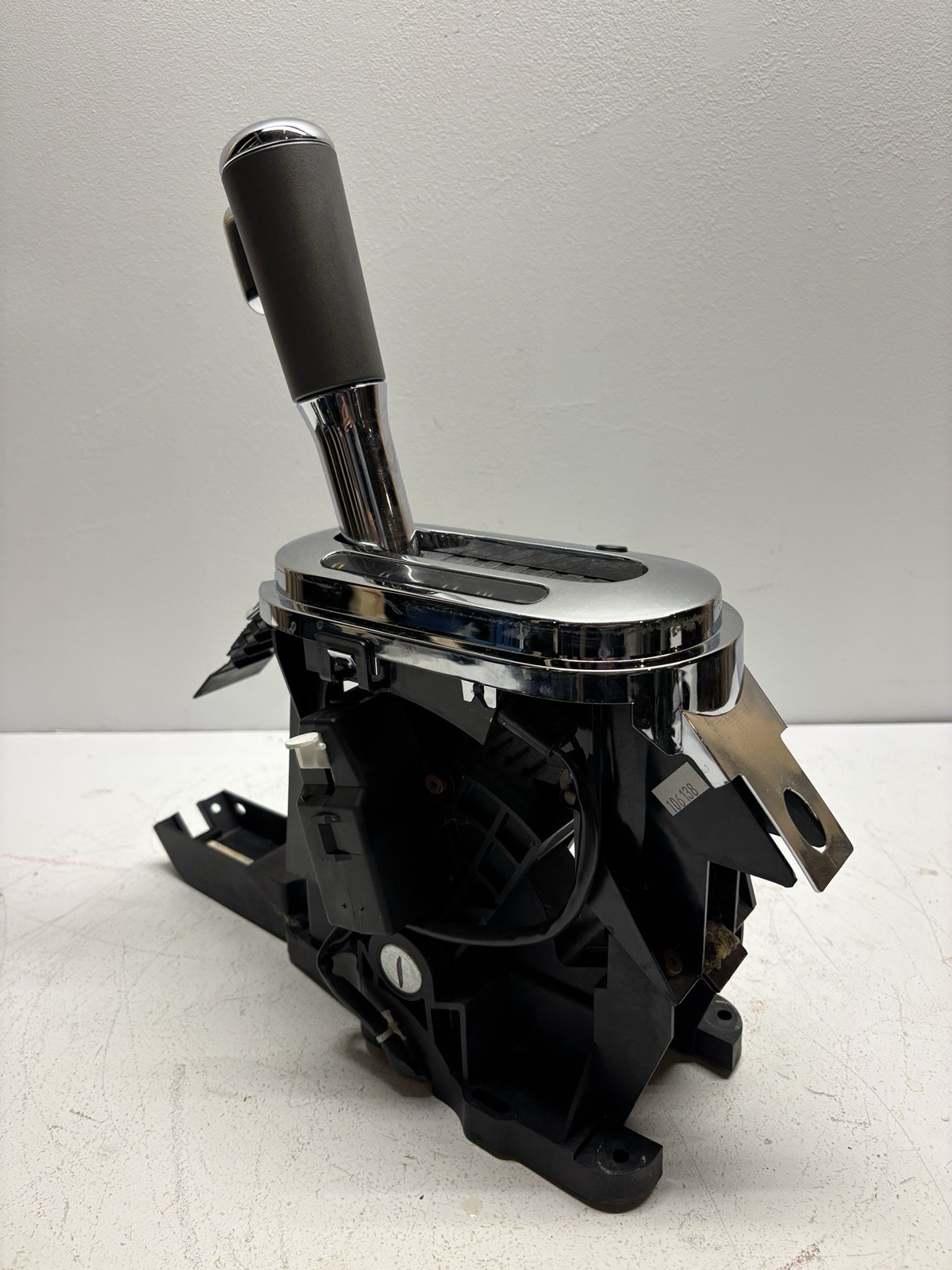 Nice 04 - 08 Ford F-150 F150 Automatic Floor Shift Shifter Assembly Used OEM Nice 04 - 08 Ford F-150 F150 Automatic Floor Shift Shifter Assembly Used OEM