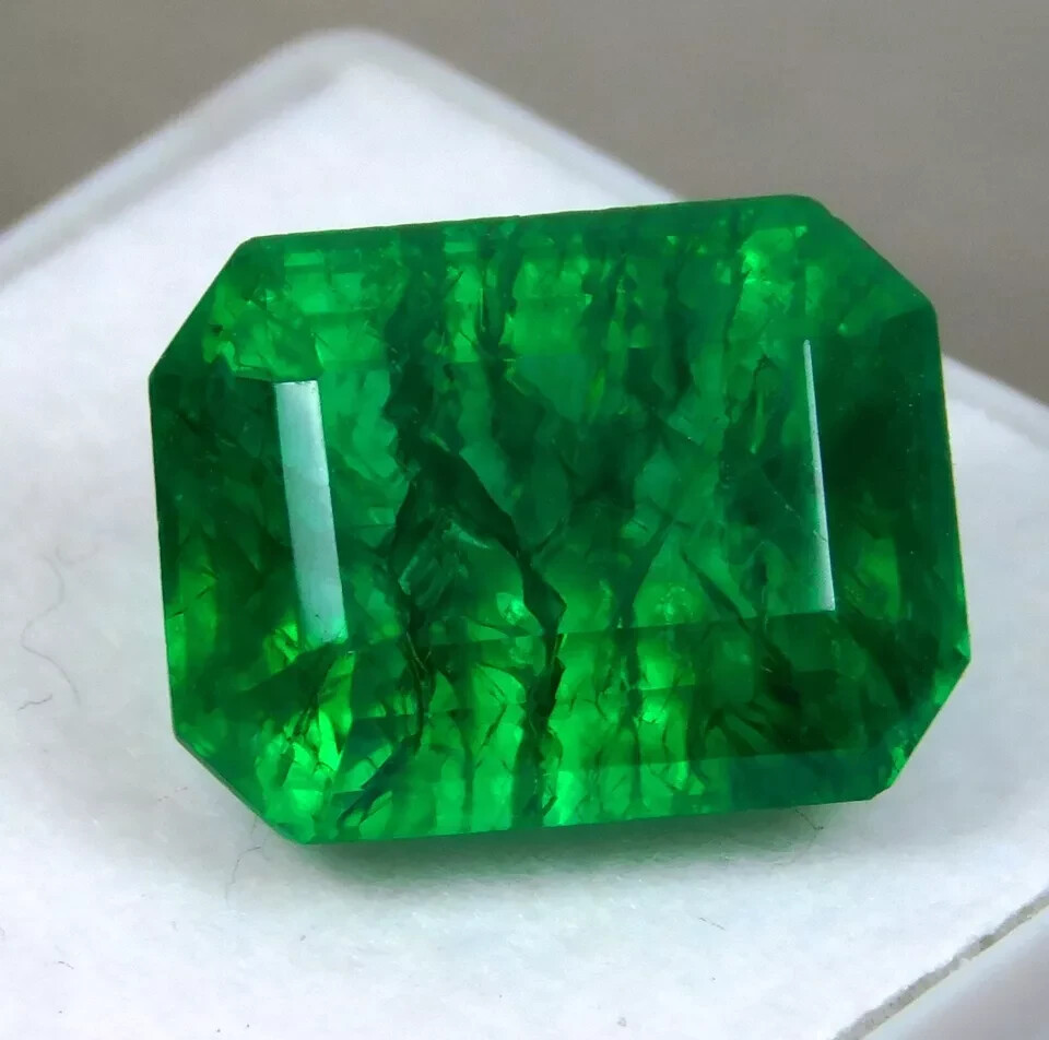 Flawless Green Emerald Size 11.20Ct Natural Colombian Emerald Cut Loose Gemstone