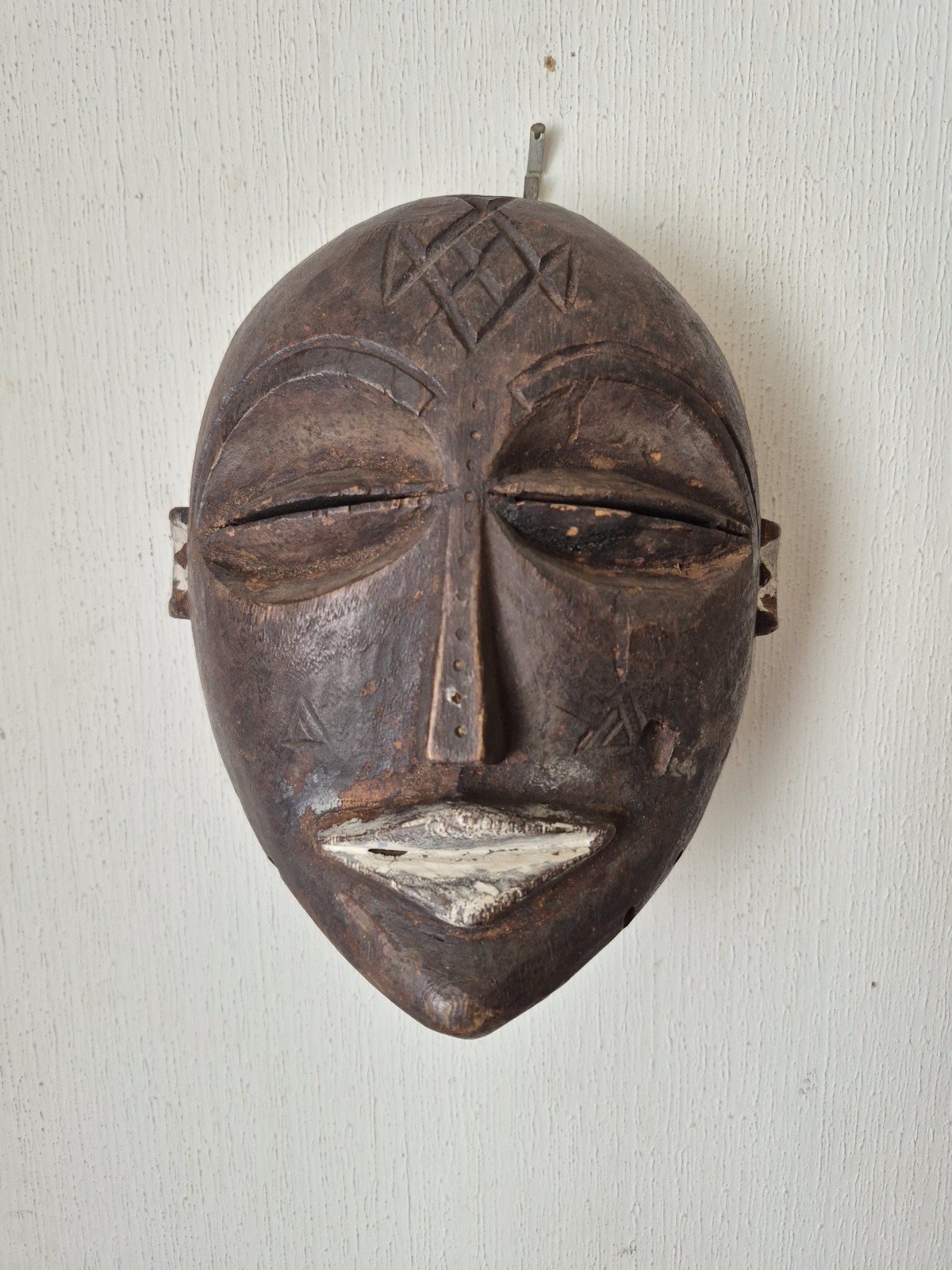 Old Tchokwe Wood Mask From Democratic Republic Of Çongo. Old Tchokwe Wood Mask From Democratic Republic Of Çongo.