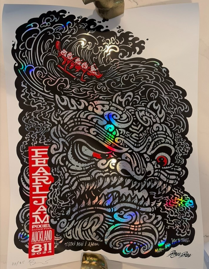 2024 Pearl Jam / Ames Bros Auckland Rainbow Foil 1/85 2024 Pearl Jam / Ames Bros Auckland Rainbow Foil 1/85