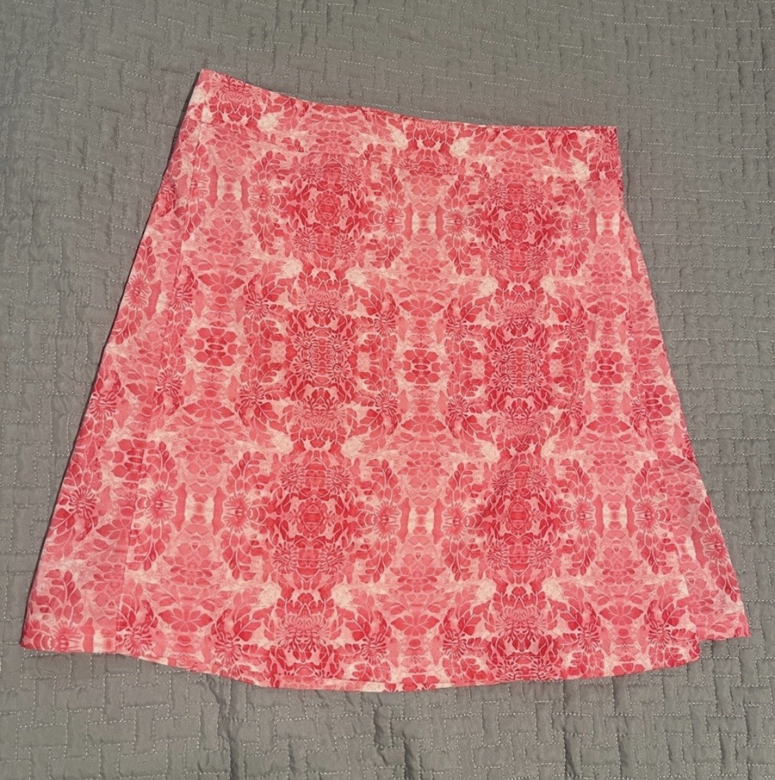 RipSkirt Hawaii Wrap Skirt Womens Medium Pink Length 2 Kaleidoscopic Damask EUC