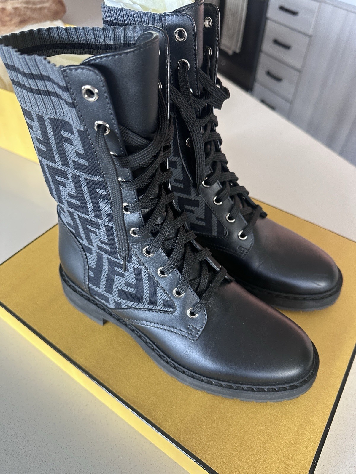 Fendi Roma Leather Boots Size 38 Fendi Roma Leather Boots Size 38