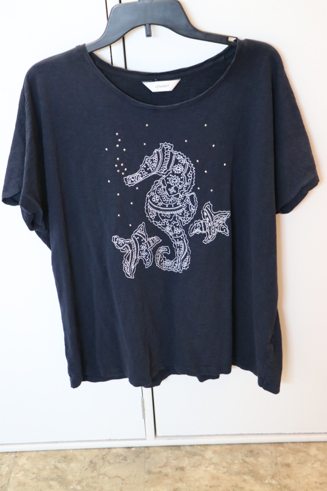 CJ Banks Navy Blue Seahorse Embroidered Studded ShT Sleeve Tee 1X NEW W/O Tags CJ Banks Navy Blue Seahorse Embroidered Studded ShT Sleeve Tee 1X NEW W/O Tags