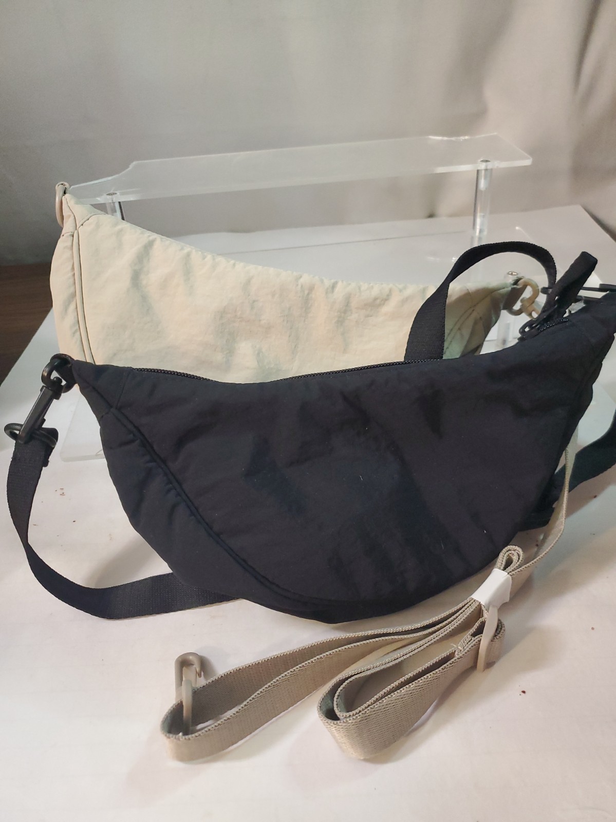 UNIQLO Round Ultra MINI Nylon Shoulder/crossbody bag gray/cream UNISEX UNIQLO Round Ultra MINI Nylon Shoulder/crossbody bag gray/cream UNISEX