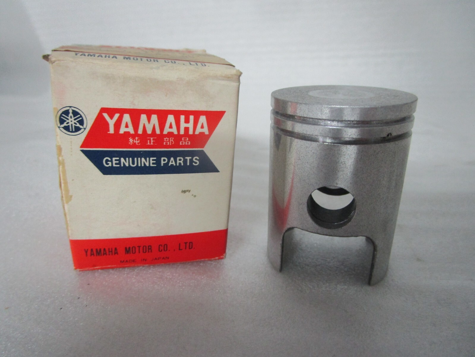 OEM NOS Yamaha Oversize 0.25 Piston 327-11635-00-00 OEM NOS Yamaha Oversize 0.25 Piston 327-11635-00-00