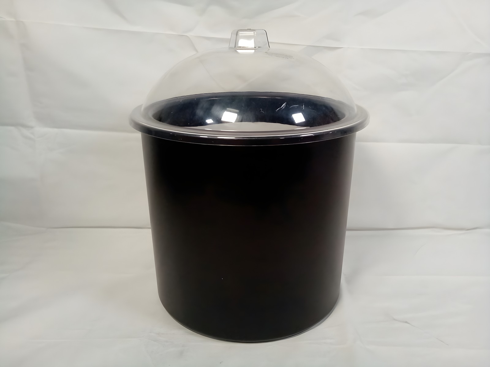 CFS Brands Black Round Ice Cream Display with Clear Dome Lid CFS Brands Black Round Ice Cream Display with Clear Dome Lid