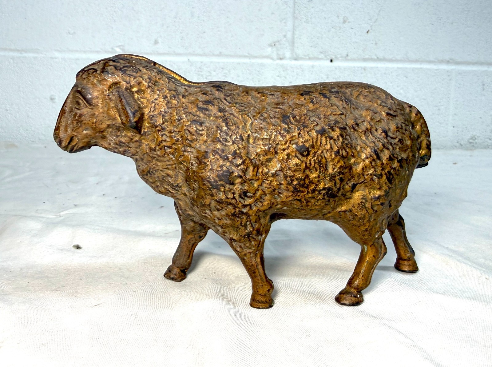 Antique early 1900's original Hubley Cast Iron sheep lamb Still Coin Bank Antique early 1900's original Hubley Cast Iron sheep lamb Still Coin Bank