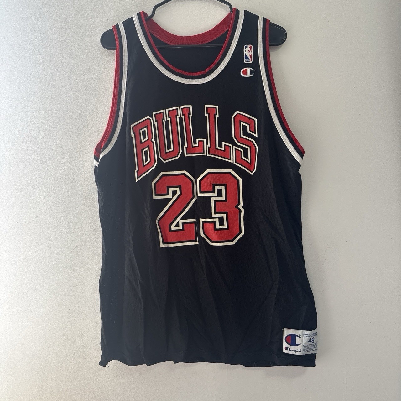 Vintage MICHAEL JORDAN NBA Chicago Bulls Champion #23 Jersey Size 48 (XL) Black Vintage MICHAEL JORDAN NBA Chicago Bulls Champion #23 Jersey Size 48 (XL) Black