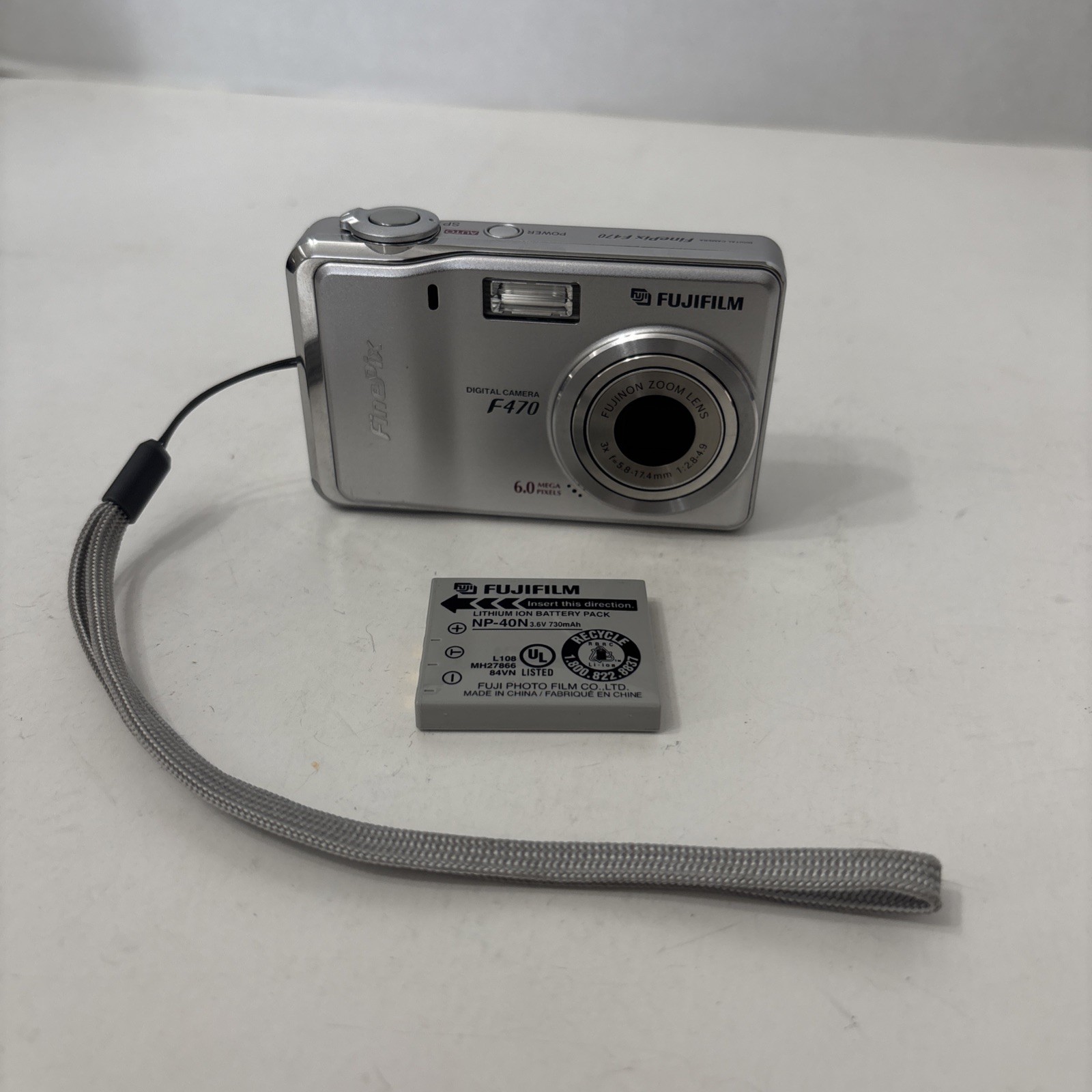 Fujifilm Digital Camera FinePix F470 6.0MP Silver Tested Clean Fujifilm Digital Camera FinePix F470 6.0MP Silver Tested Clean