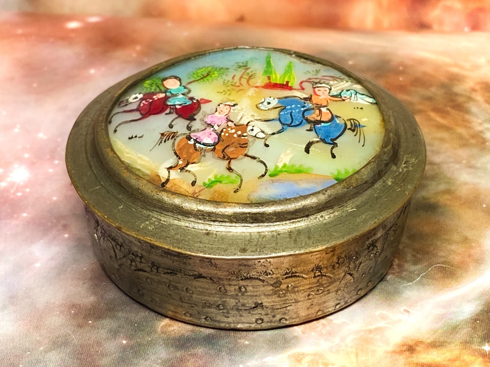 Middle eastern antique handpainted warriors/horses-6cm-vintage pill/trinket box