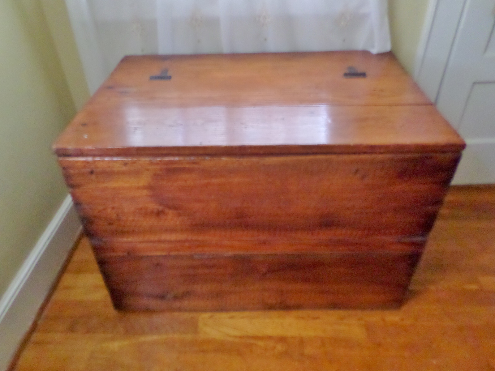 ANTIQUE EARLY AMERICAN PINE BLANKET CHEST BOX TRUNK PRIMITIVE FARMHOUSE STORAGE ANTIQUE EARLY AMERICAN PINE BLANKET CHEST BOX TRUNK PRIMITIVE FARMHOUSE STORAGE