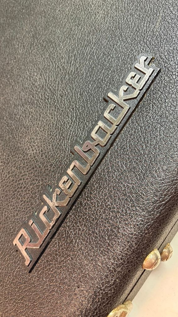 VINTAGE 1990\'s RICKENBACKER 4001/4003 BASS CASE w/KEYS VINTAGE 1990\'s RICKENBACKER 4001/4003 BASS CASE w/KEYS