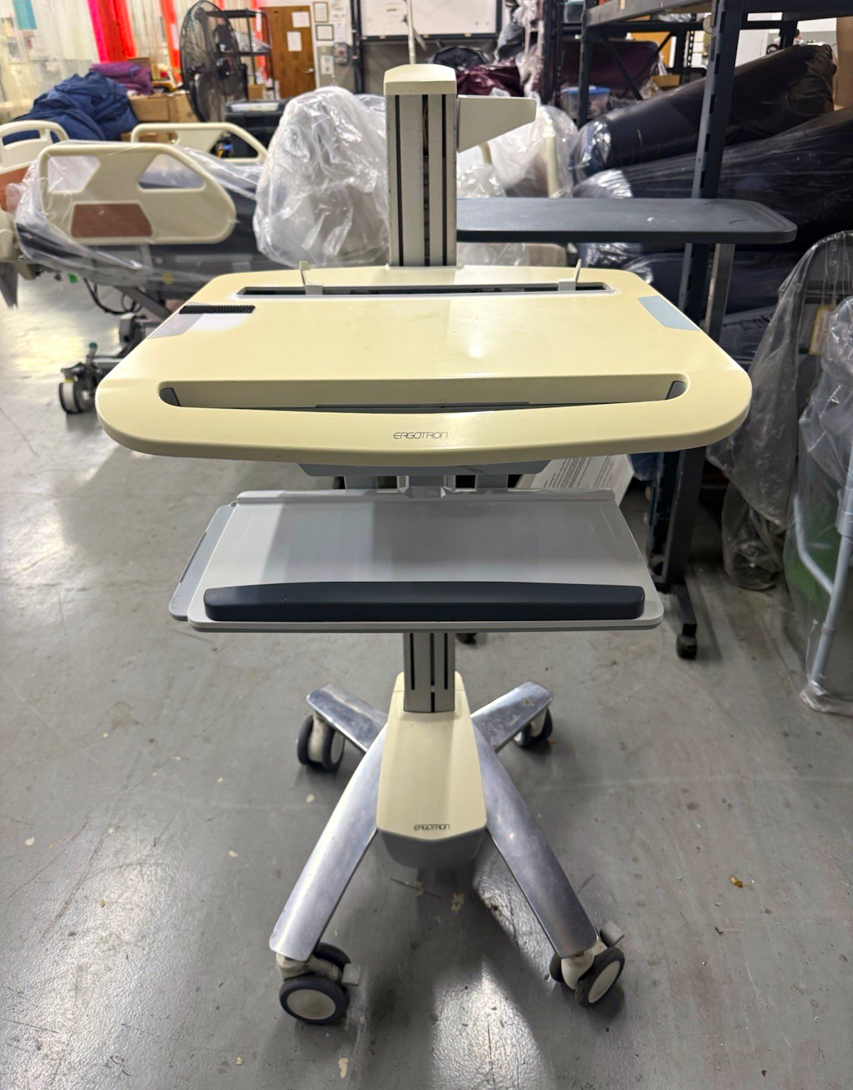 Ergotron StyleView Medical Computer Cart 1 Shelf Locking Wheels
