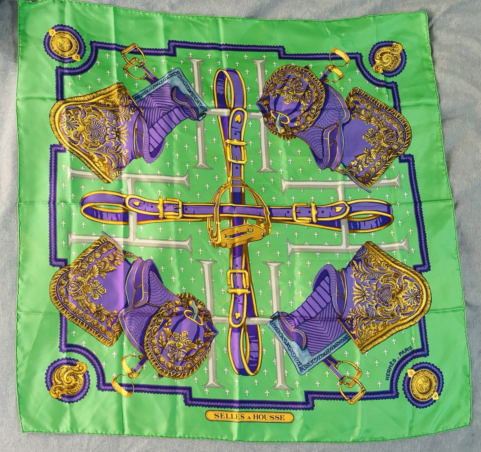 Hermes Selles A Housse Bordeaux 100% Silk 35”x 35” Excellent Hermes Selles A Housse Bordeaux 100% Silk 35”x 35” Excellent