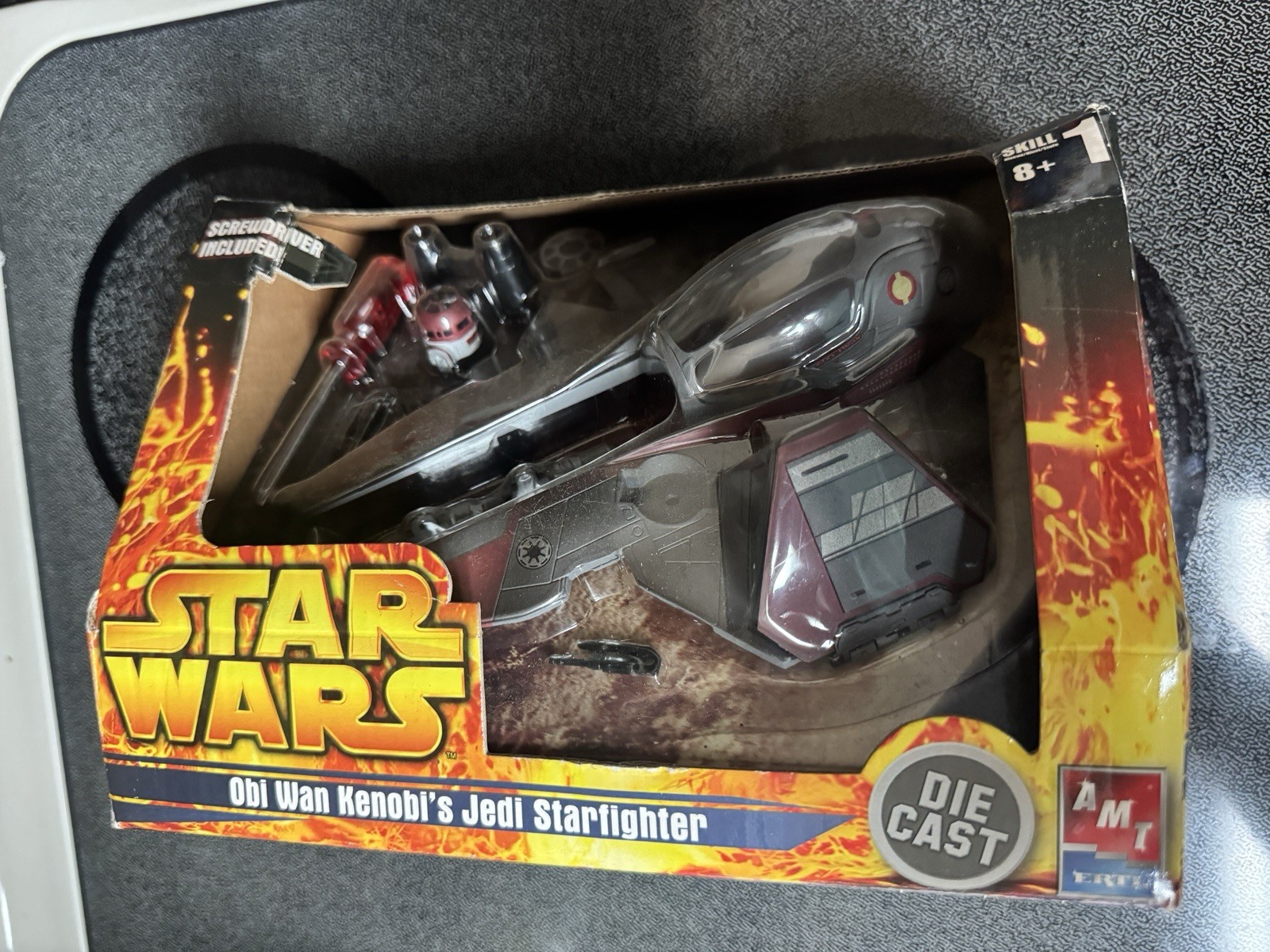 2005 AMT Ertl Star Wars Revenge Sith Obi-Wan Jedi Starfighter Die-Cast Model Kit 2005 AMT Ertl Star Wars Revenge Sith Obi-Wan Jedi Starfighter Die-Cast Model Kit