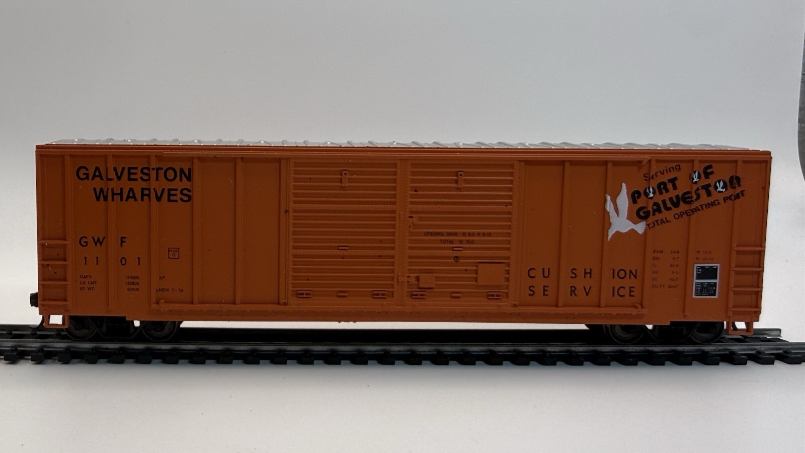 HO Roundhouse Galveston Wharves 50’ Double Door Boxcar – Kadee