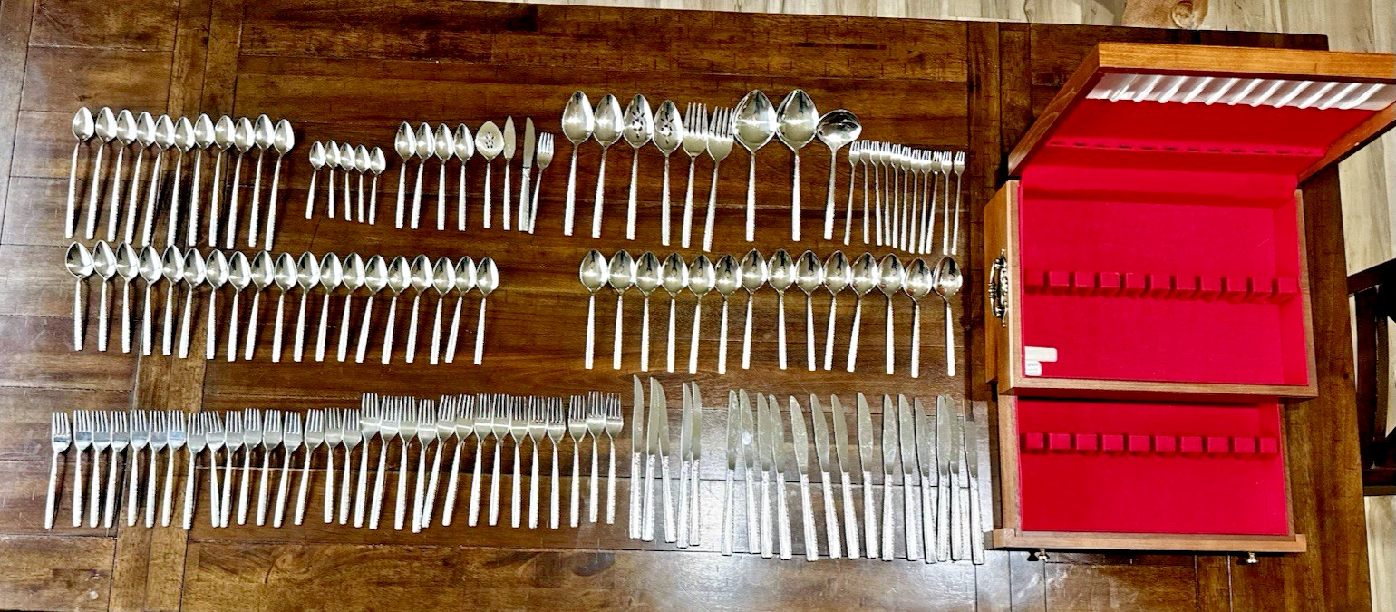 Oneida Community VIA ROMA 18/8 Stainless Flatware Set 127 Pieces w/ Wood Chest Oneida Community VIA ROMA 18/8 Stainless Flatware Set 127 Pieces w/ Wood Chest