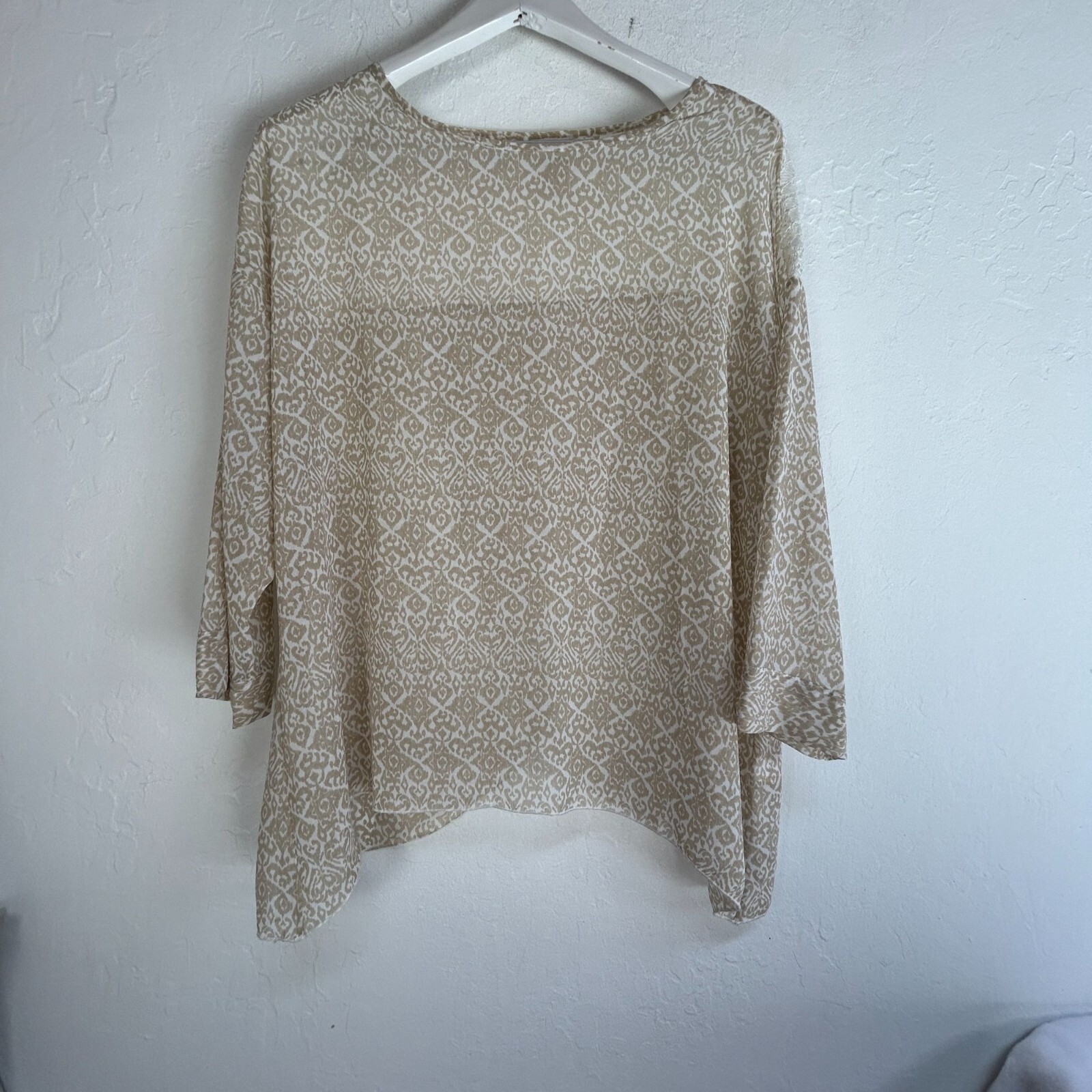 Chico’s Womens Woodblock Geo Lucinda Tan Sheer Lace Top Size 2 Splitback Casual