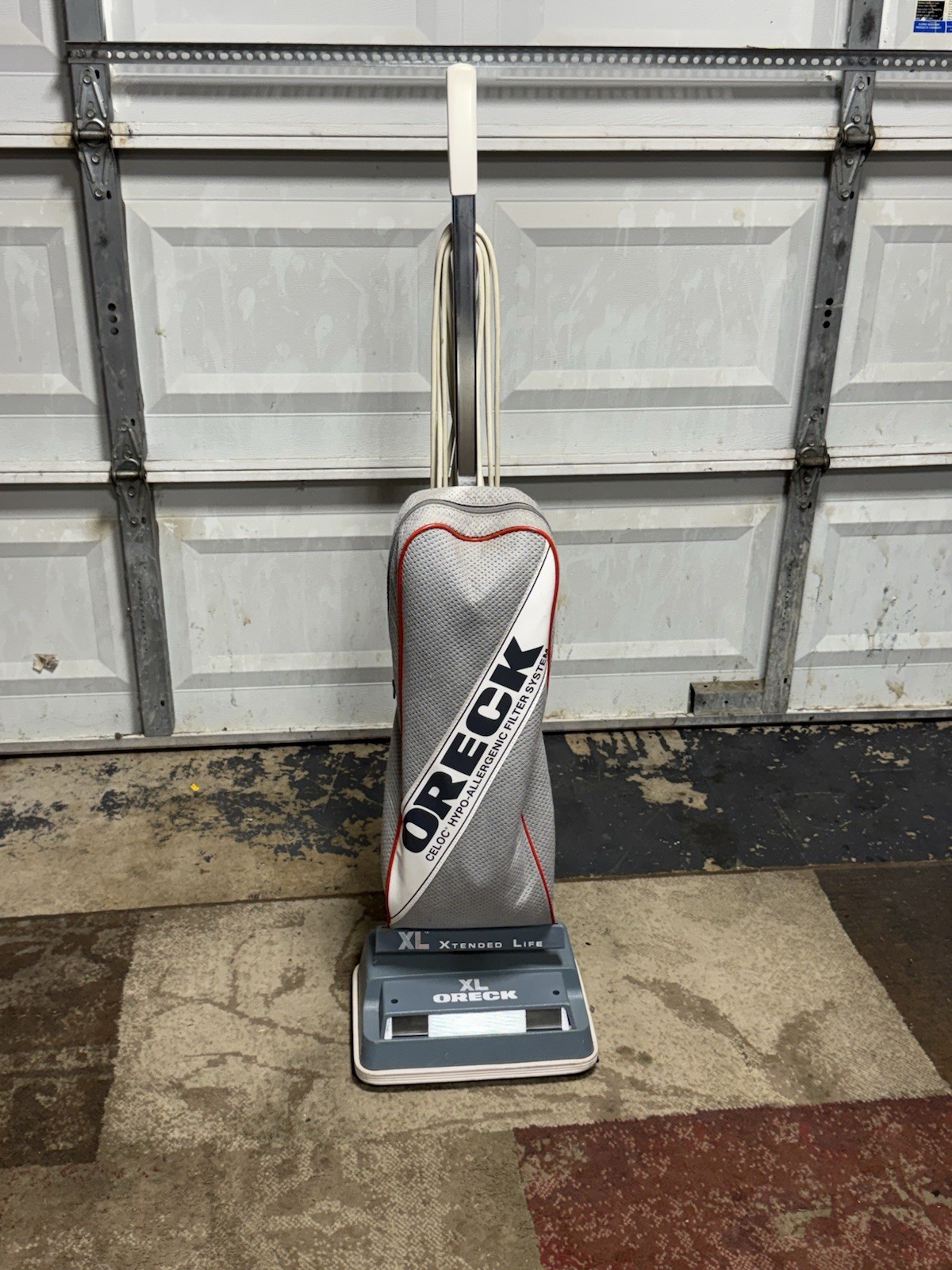 Oreck XL Xtended Life bagged upright vacuum cleaner (Model XL9100C) Used/Tested