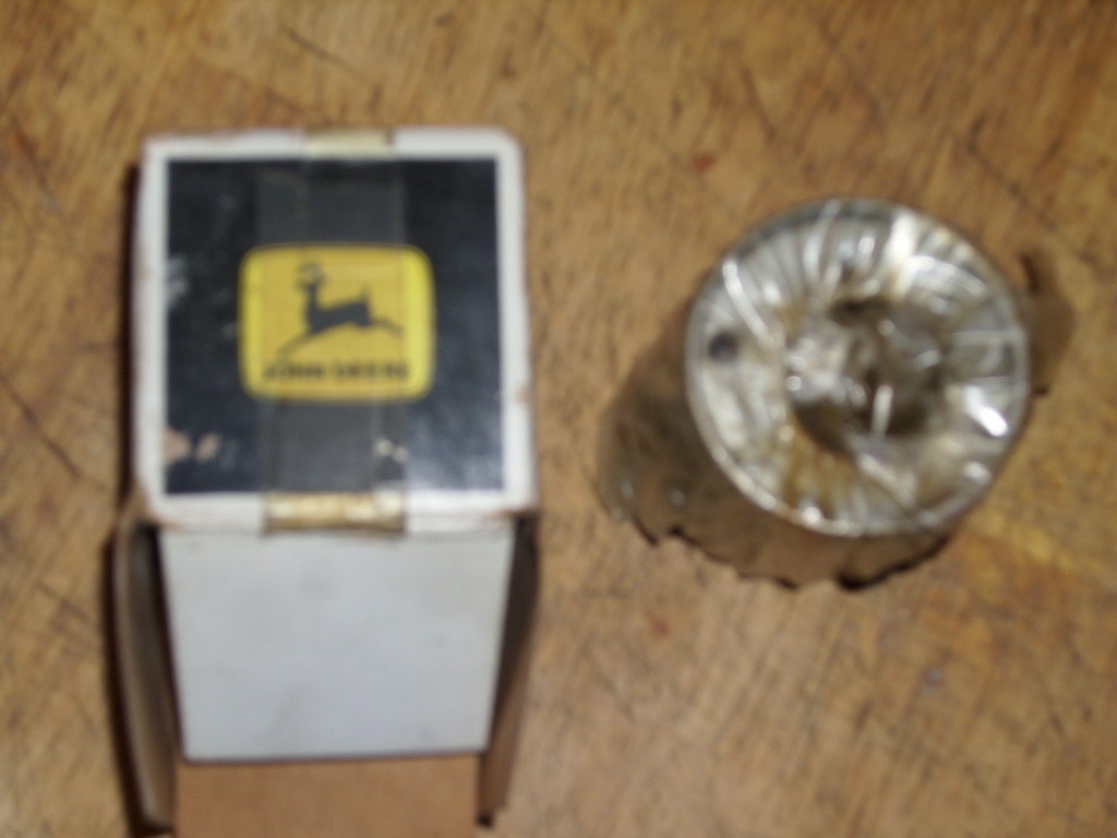 AR81610 John Deere power steering Housing oem lot 3 AR81610 John Deere power steering Housing oem lot 3