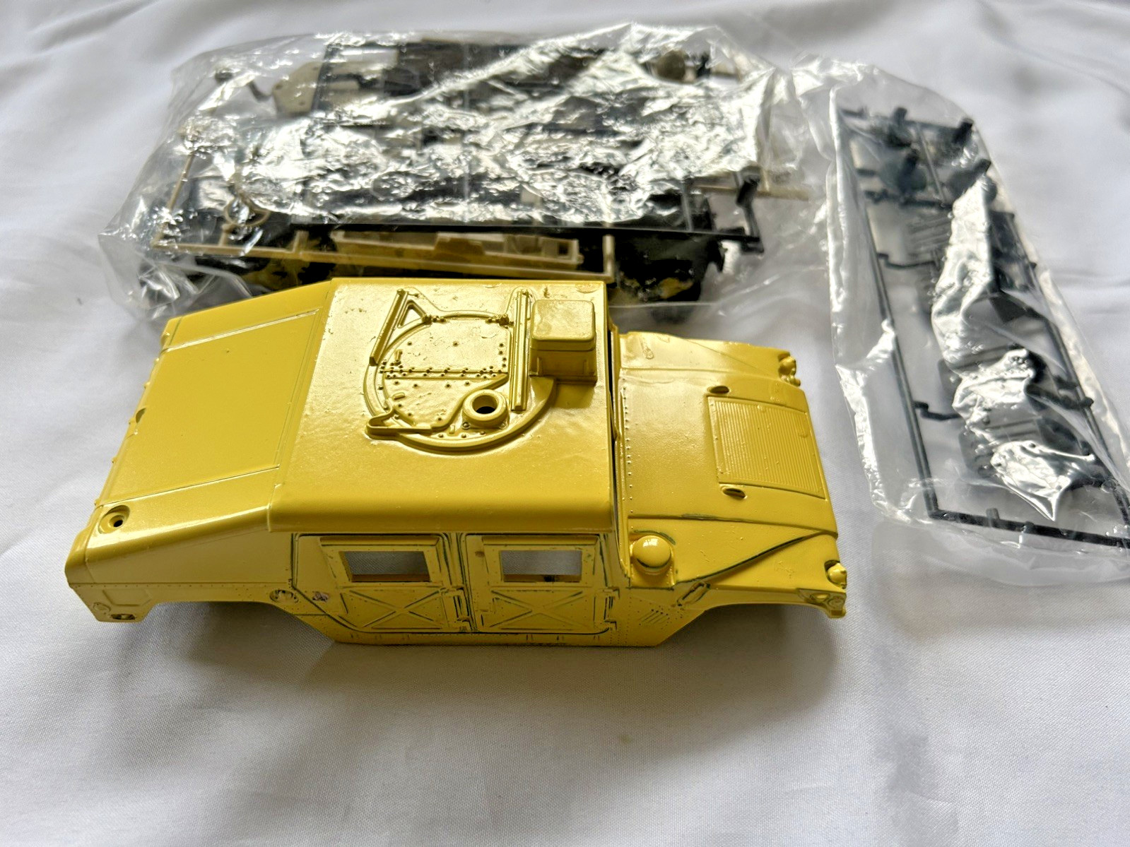 Vintage SnapTite Humvee By REVELL 1:25 Scale Plastic Model Kit Vintage SnapTite Humvee By REVELL 1:25 Scale Plastic Model Kit