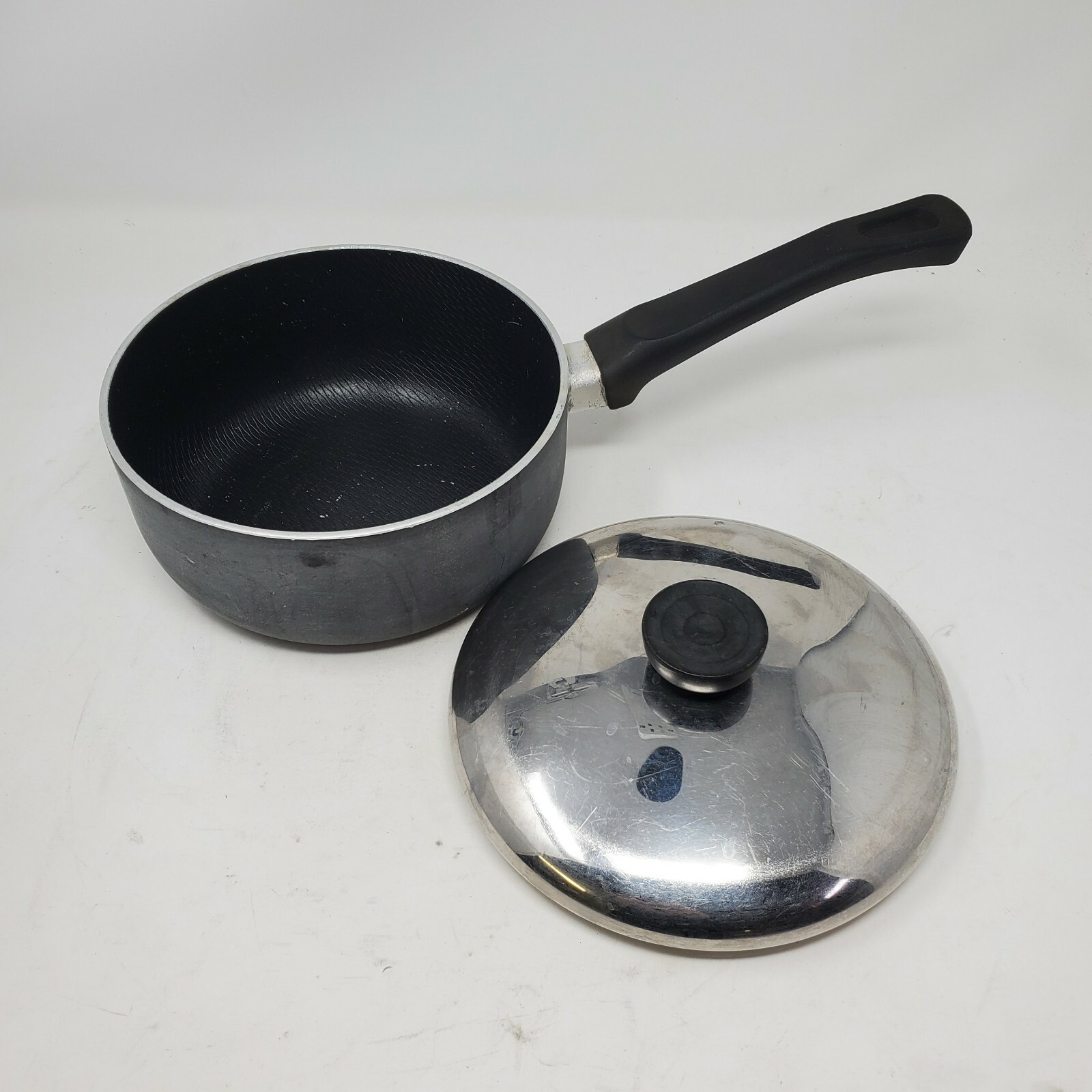 Vintage WearEver Aluminum 2 Quart Sauce Pan with Lid Vintage WearEver Aluminum 2 Quart Sauce Pan with Lid