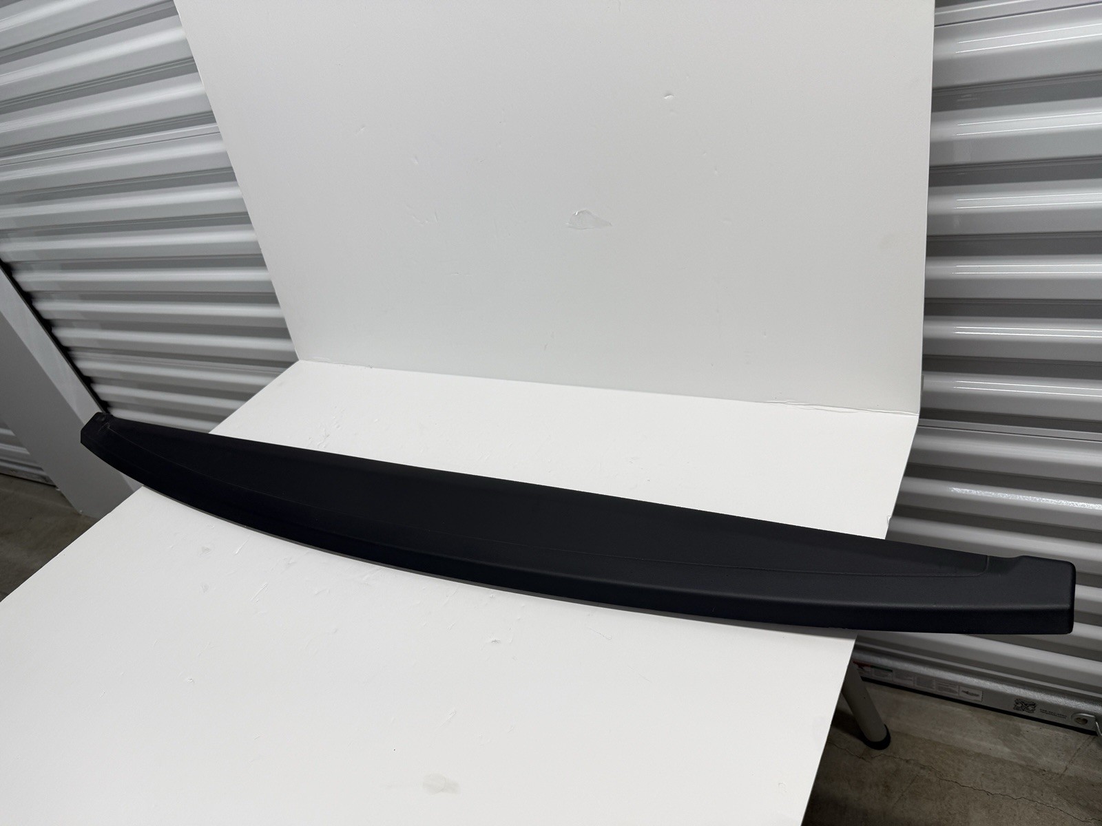 2022-2026 Rivian R1T Rear Tailgate Upper Trim Cover Protector PT00120511 *READ* 2022-2026 Rivian R1T Rear Tailgate Upper Trim Cover Protector PT00120511 *READ*