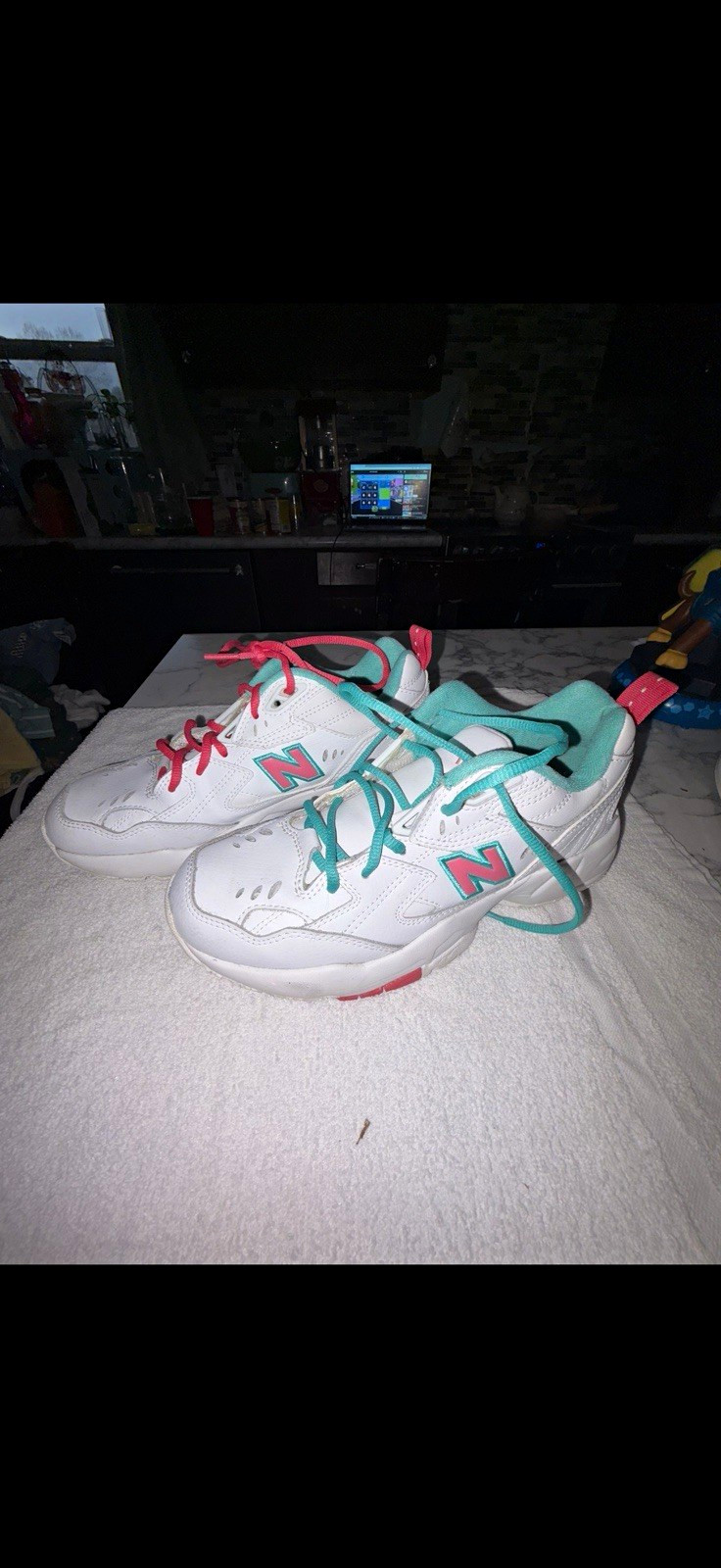 New Balance White/Green/Red Low Top Lace-Up Sneakers US 8 Unisex Adults New Balance White/Green/Red Low Top Lace-Up Sneakers US 8 Unisex Adults