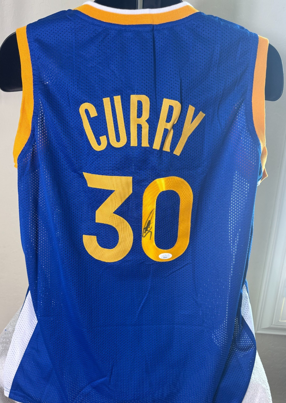 STEPHEN CURRY AUTOGRAPHED SIGNED GOLDEN STATE WARRIORS JERSEY JSA COA STEPHEN CURRY AUTOGRAPHED SIGNED GOLDEN STATE WARRIORS JERSEY JSA COA