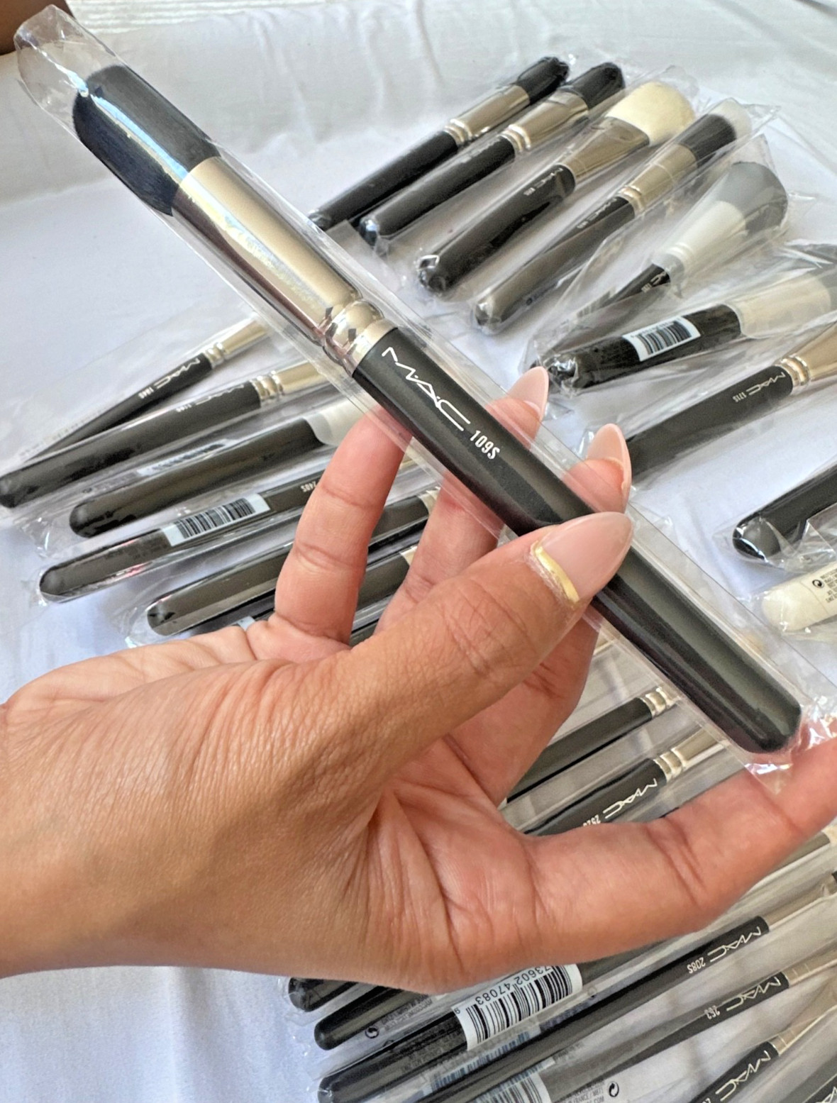 MAC Pro Brushes - NEW/SEALED/AUTHENTIC(select from dropdown) Free Gift Available