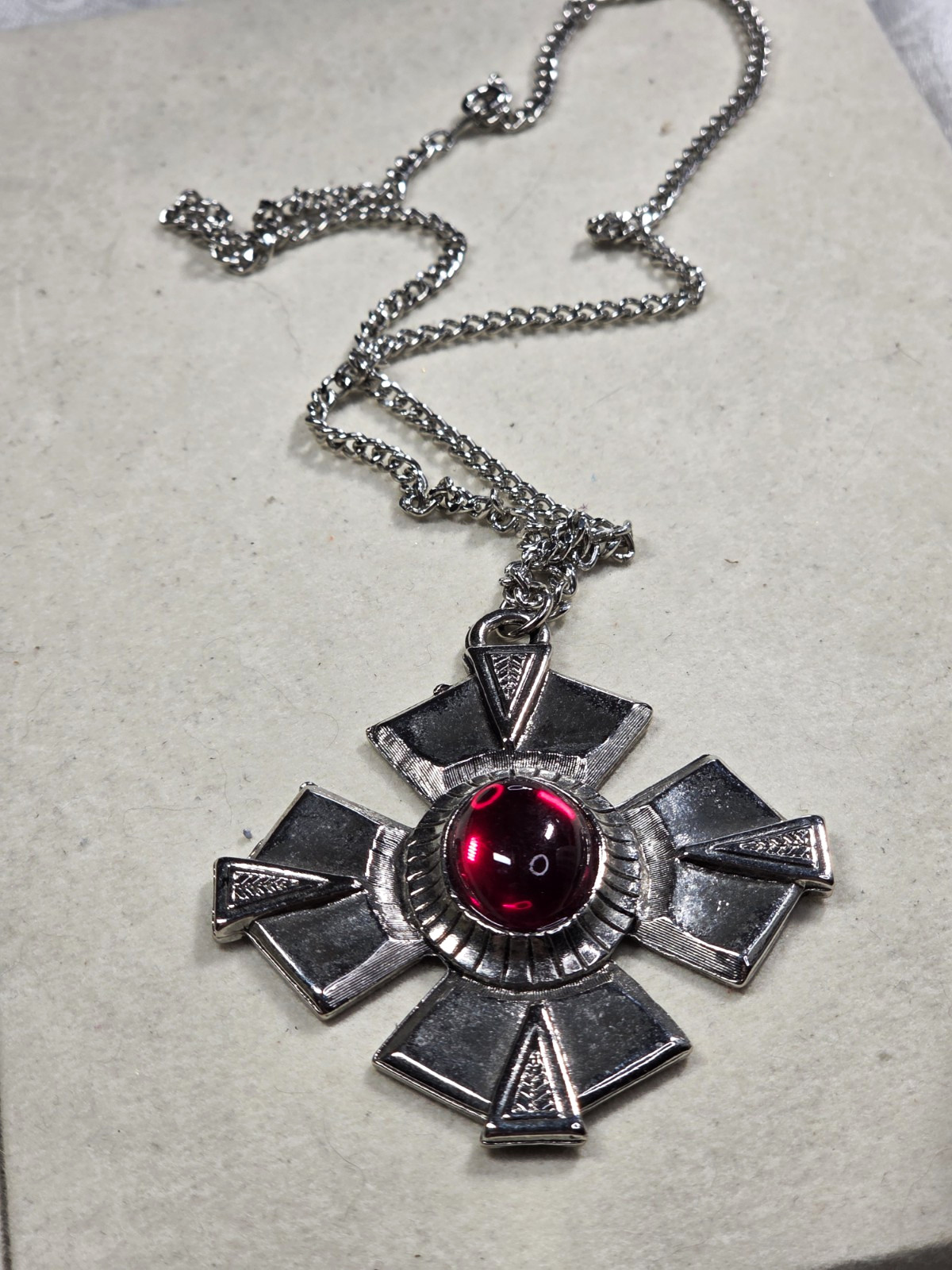 JPI 2000 Y2K Gothic Red Cabochon Maltese Cross Pewter Pendant Necklace 20\