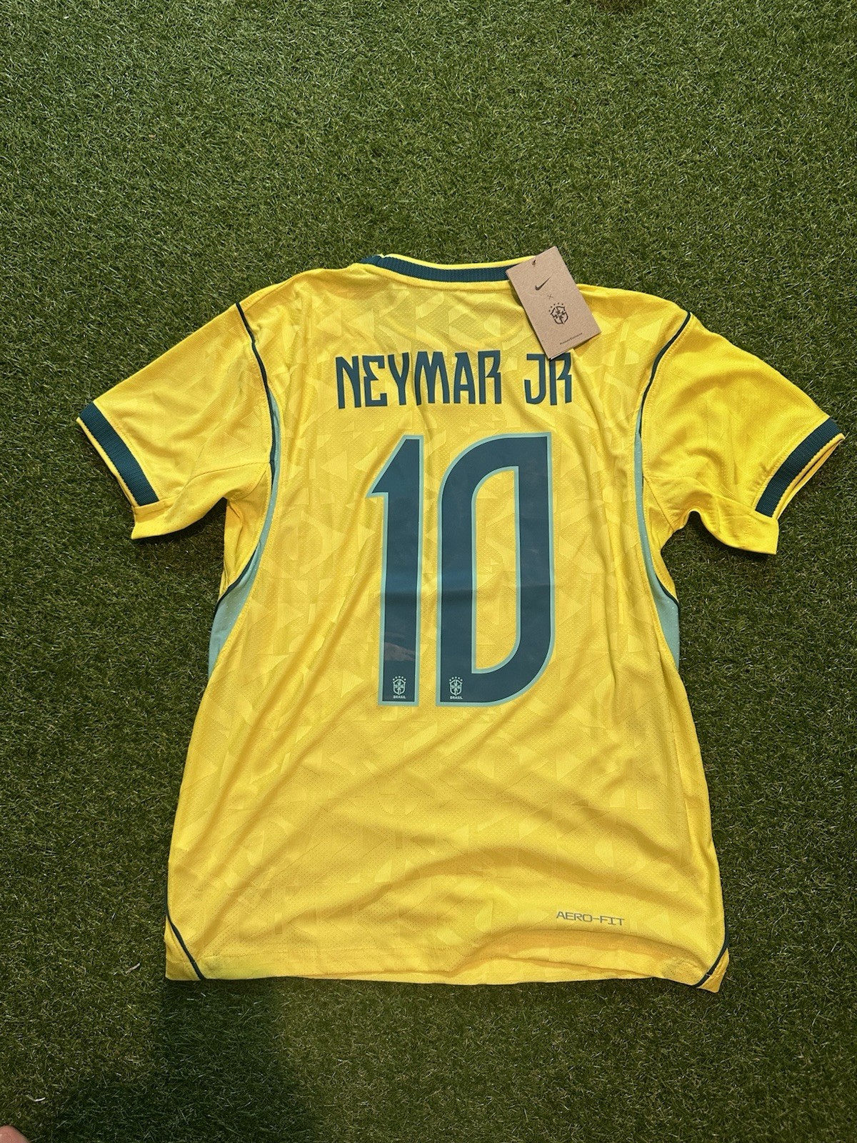 NEYMAR JR 10 PLAYER VERSION BRASIL JERSEY WORLD CUP 2026 HOME Size medium .