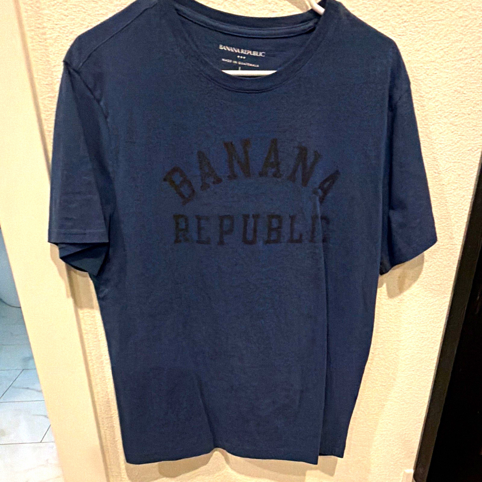 Banana Republic Men\'s Blue Logo Graphic Crew Neck Short Sleeve T-Shirt L