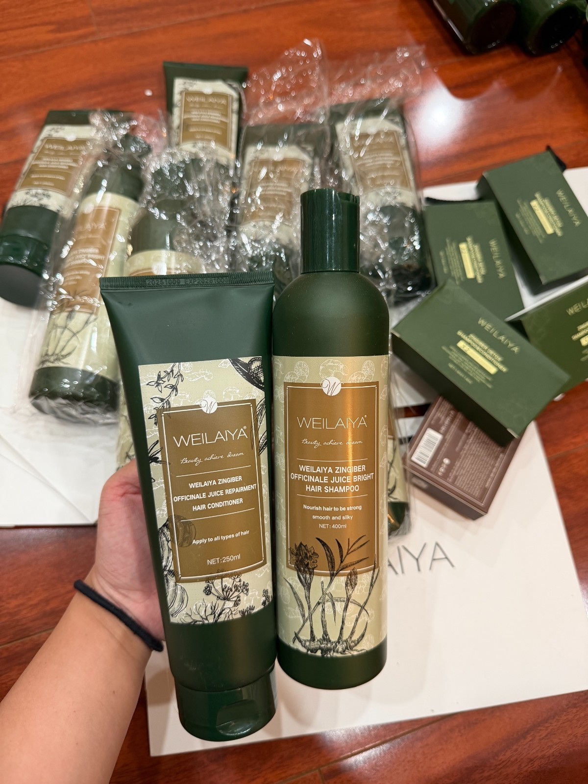 WEILAIYA Ginger Shampoo 400ML & Conditioner 250ML Set, For Dry - Normal Hair WEILAIYA Ginger Shampoo 400ML & Conditioner 250ML Set, For Dry - Normal Hair