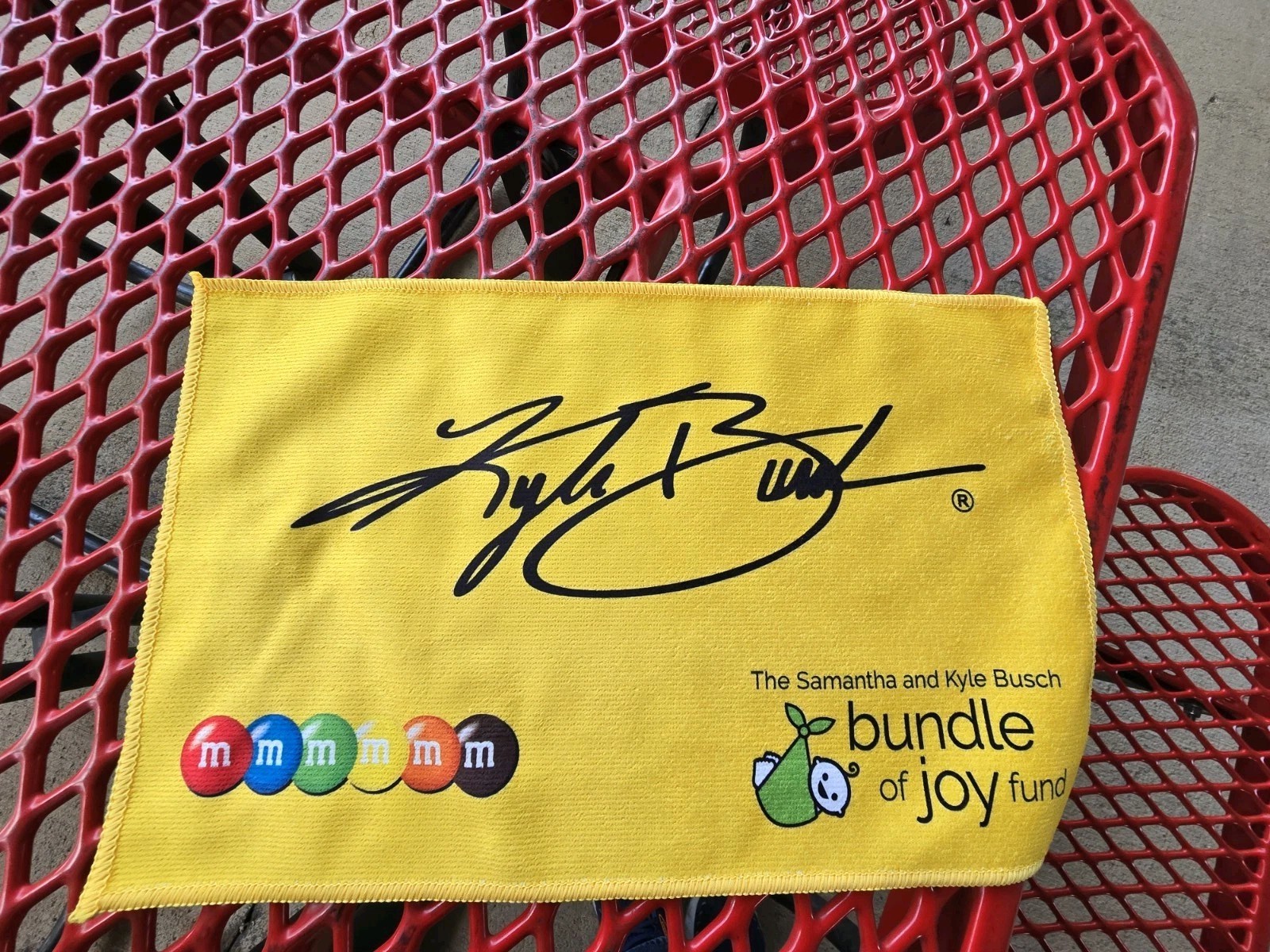 NASCAR Cup 2026 Kyle Busch #18 8 Collector's Towel Sga Bristol In hand NASCAR Cup 2026 Kyle Busch #18 8 Collector's Towel Sga Bristol In hand