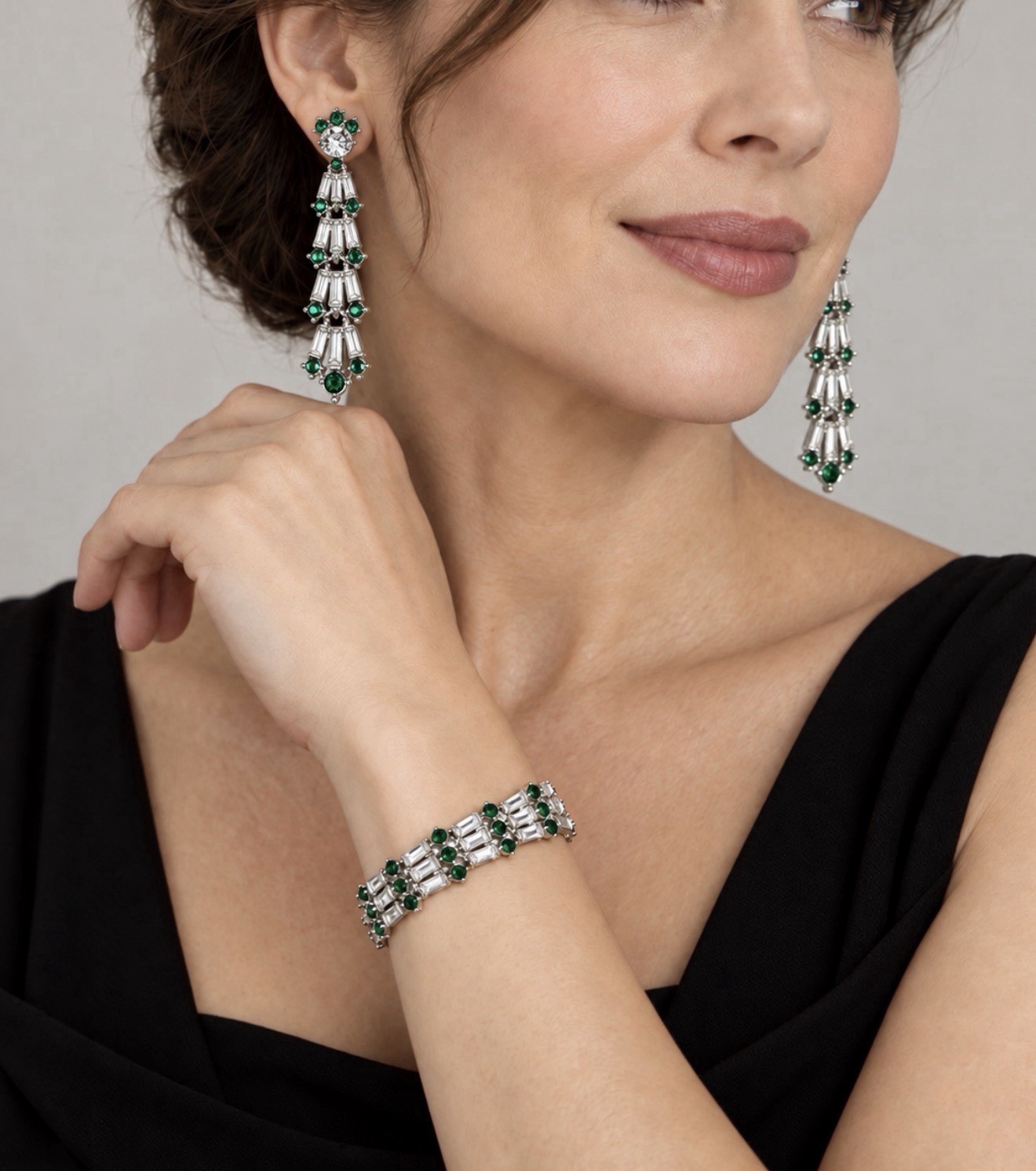 Vintage TRIFARI Bracelet Earrings Set Emerald Green Clear Rhinestone Baguette Vintage TRIFARI Bracelet Earrings Set Emerald Green Clear Rhinestone Baguette
