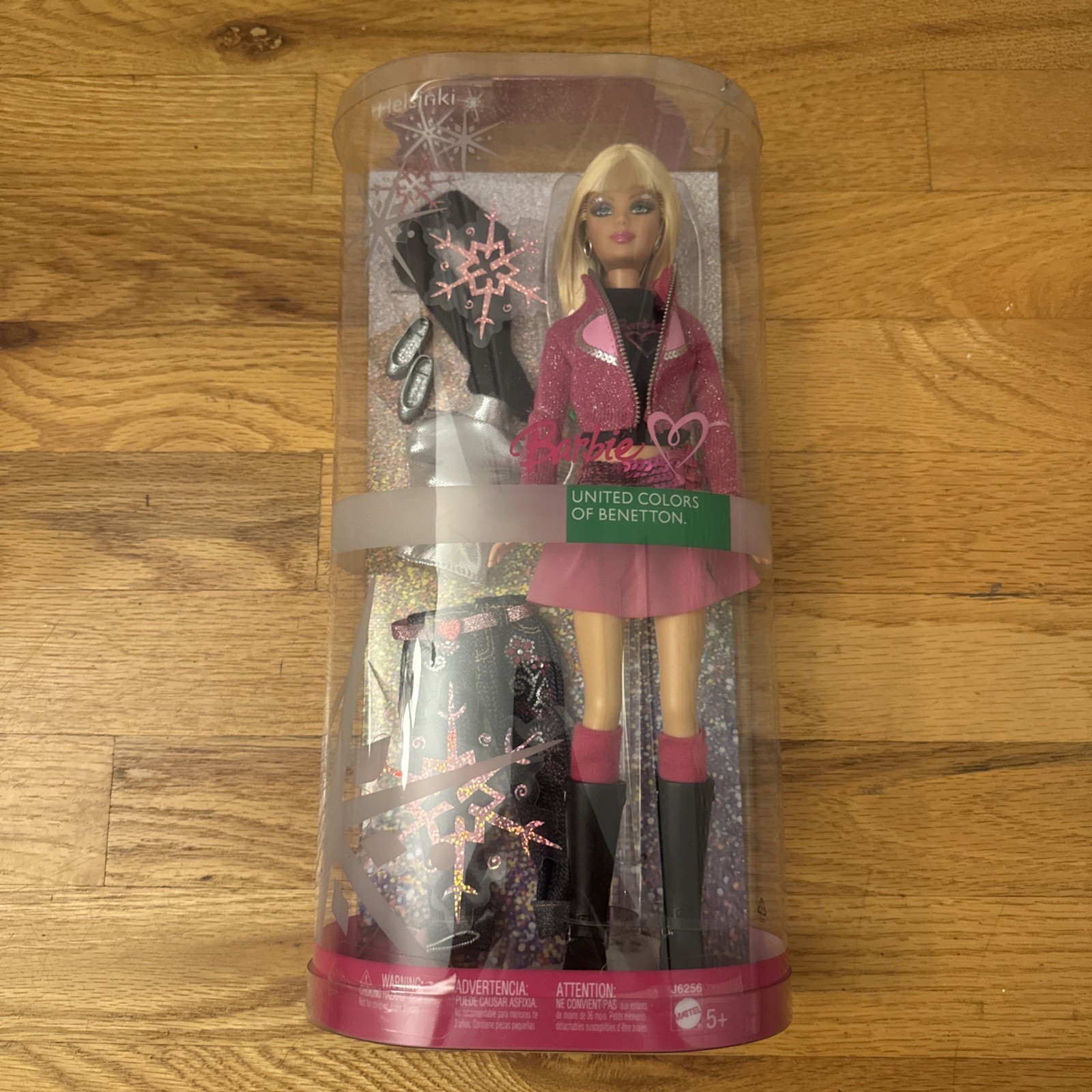 HELSINKI UNITED COLORS OF BENETTON BARBIE DOLL 2005 MATTEL J6256 NRFB HELSINKI UNITED COLORS OF BENETTON BARBIE DOLL 2005 MATTEL J6256 NRFB