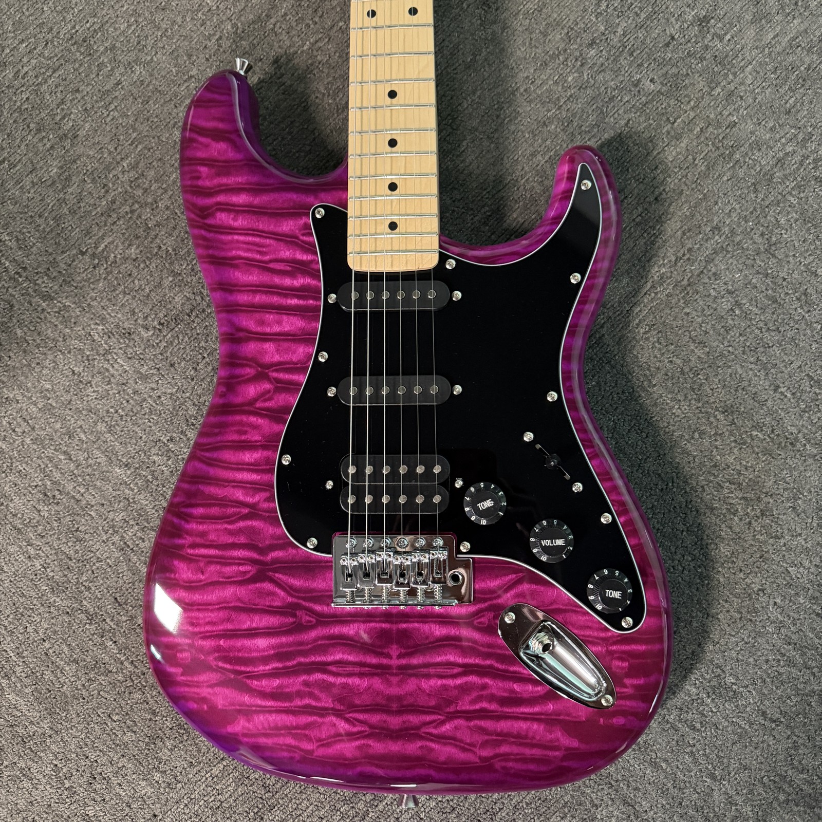 Donner DST-95 Electric Guitar with Amp and Accessories Full-Size Violet Purple Donner DST-95 Electric Guitar with Amp and Accessories Full-Size Violet Purple