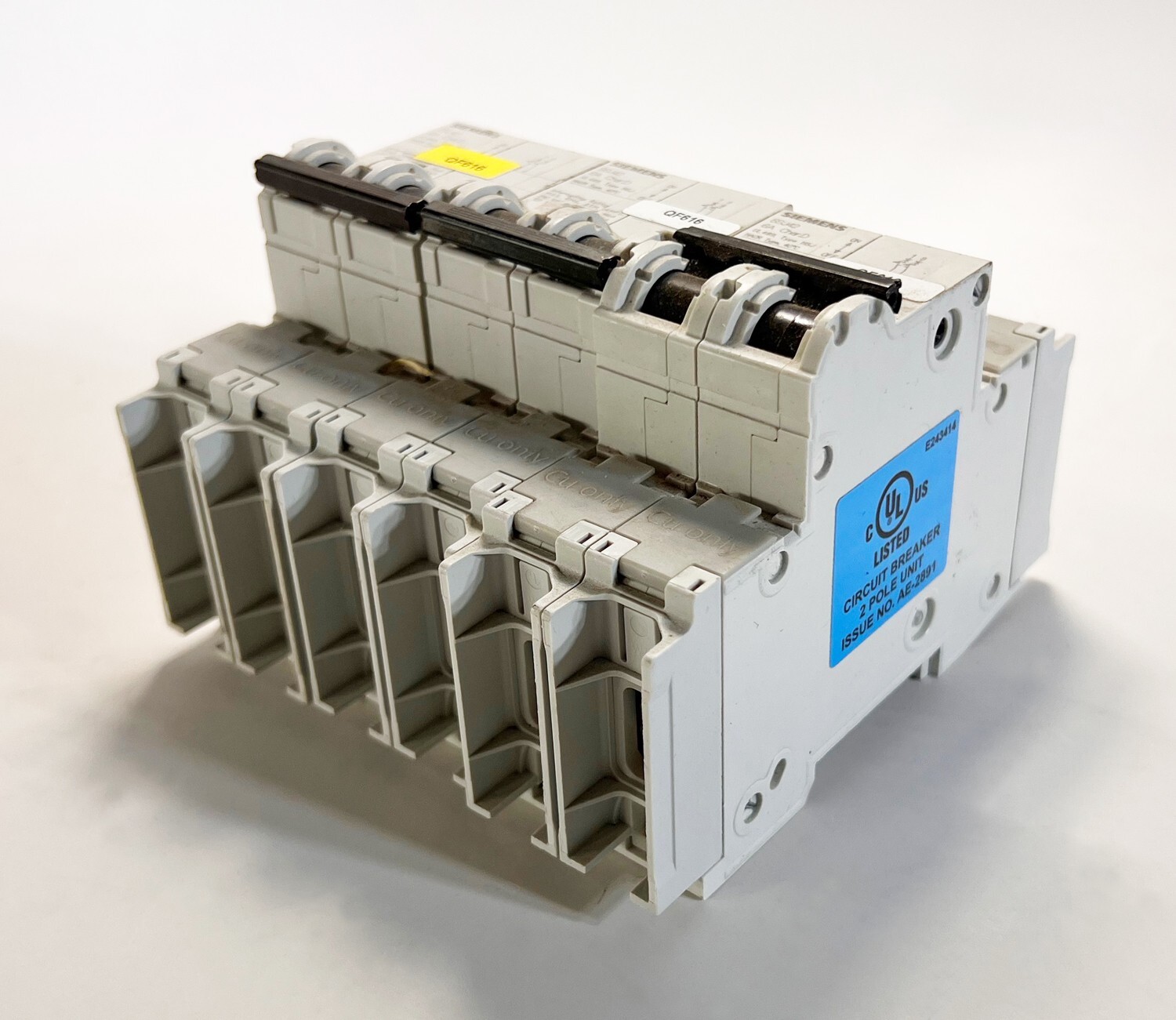 QTY. 6 Siemens 5SJ4206-8HG41 Circuit Breaker 2 POLE UNIT ISSUE NO. Ab-5695 6A QTY. 6 Siemens 5SJ4206-8HG41 Circuit Breaker 2 POLE UNIT ISSUE NO. Ab-5695 6A