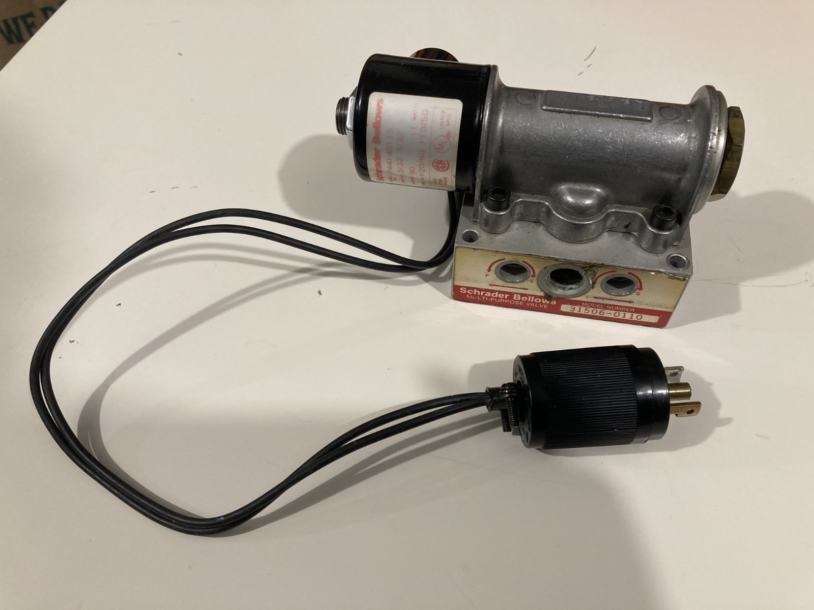 Schrader 4-way, 2-position, Multi-Purpose Single Solenoid Valve Schrader 4-way, 2-position, Multi-Purpose Single Solenoid Valve