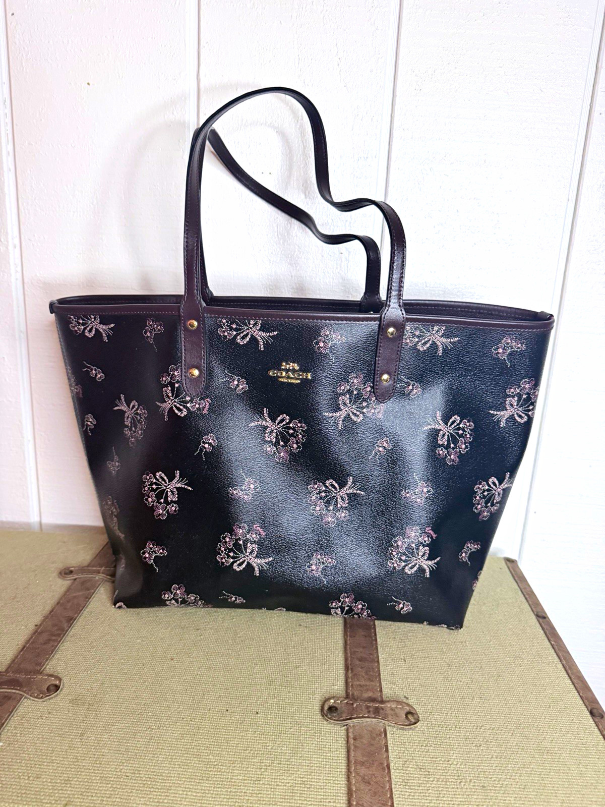 Coach Women’s Black Floral Logo Tote Bag Gold Hardware Double Handles Large Coach Women’s Black Floral Logo Tote Bag Gold Hardware Double Handles Large