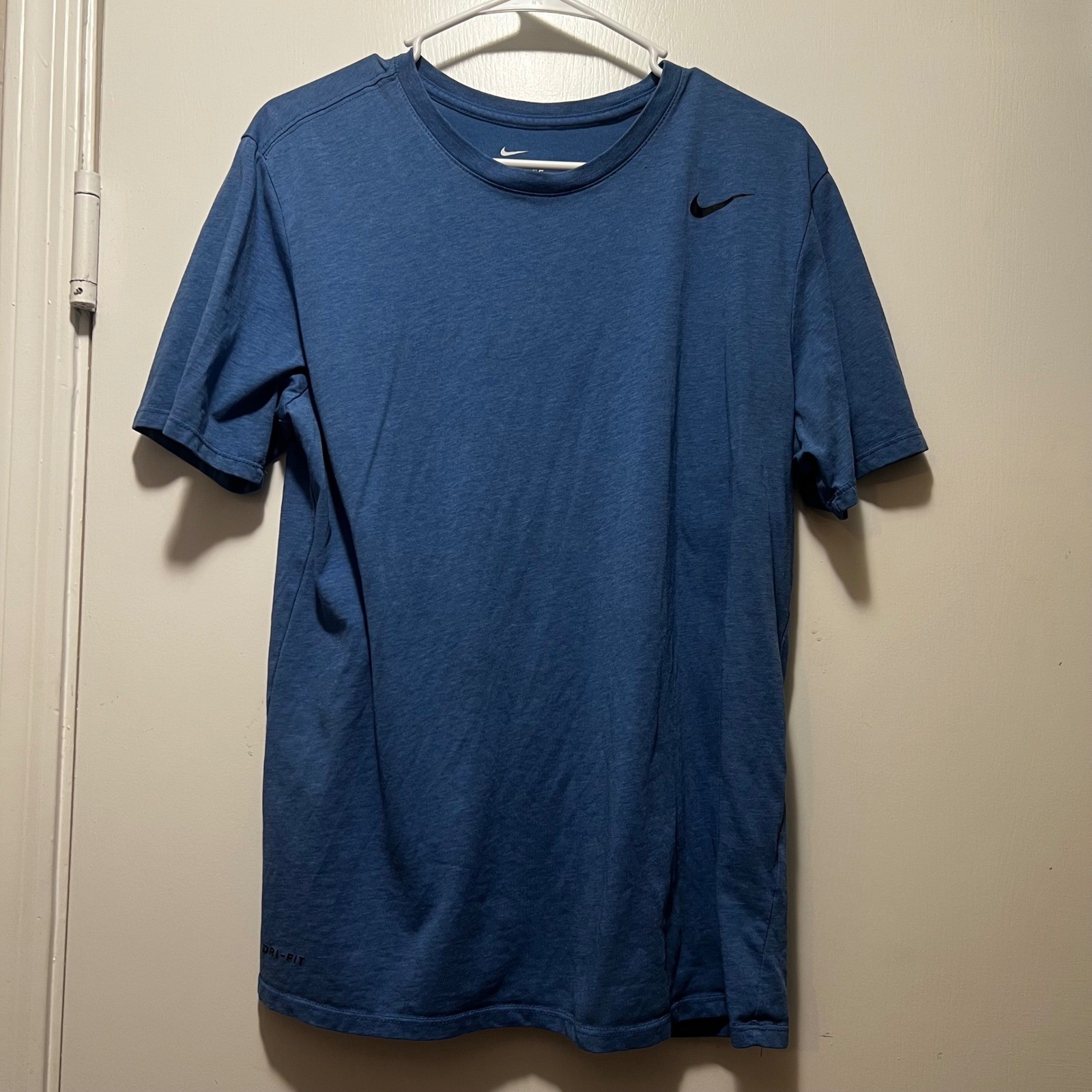 Nike Dri-FIT Mens Athletic Cut Heathered Blue Short Sleeve Training T-Shirt L Nike Dri-FIT Mens Athletic Cut Heathered Blue Short Sleeve Training T-Shirt L