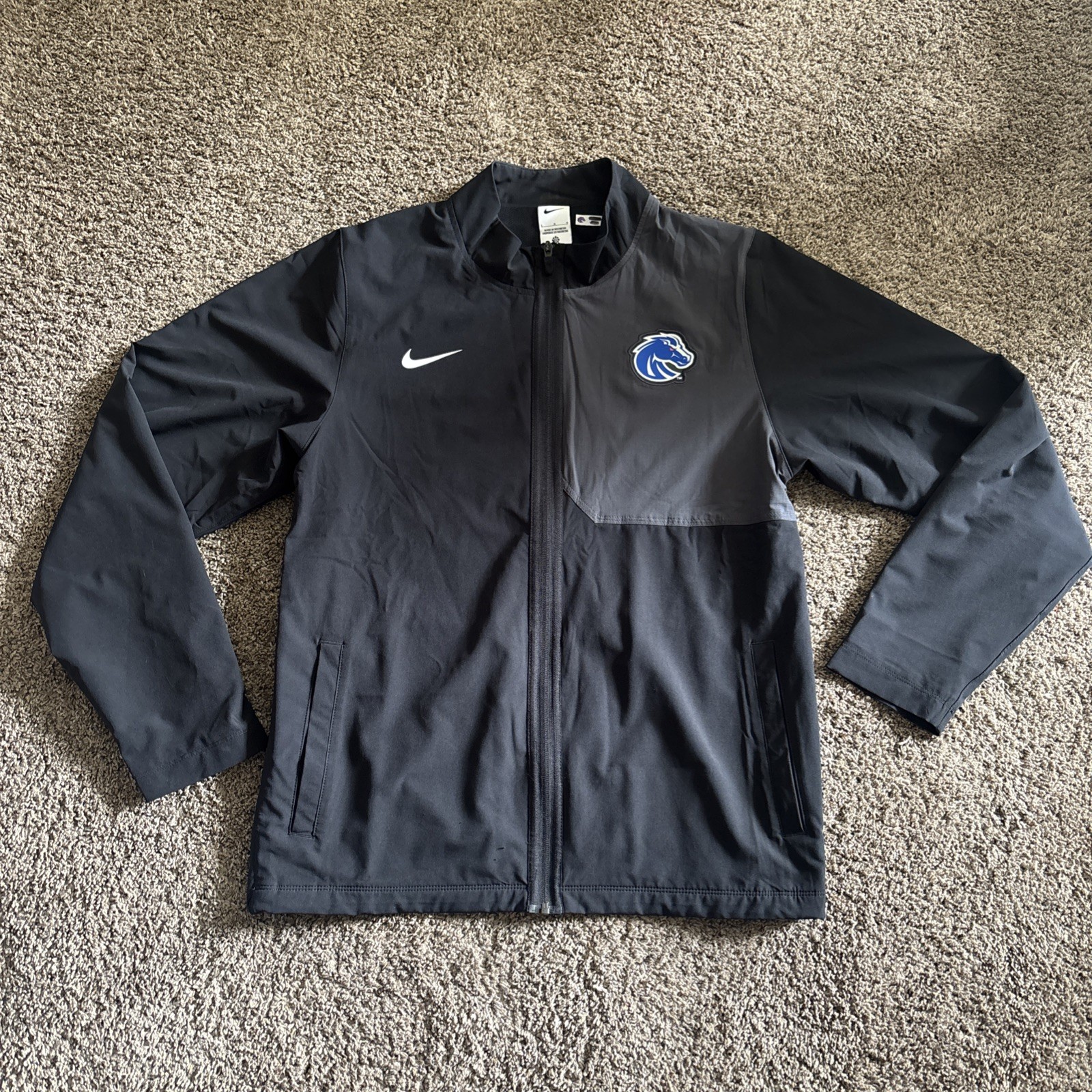 Nike Boise State Broncos Full Zip Jacket FZ Woven Team Issued Large Black Nike Boise State Broncos Full Zip Jacket FZ Woven Team Issued Large Black