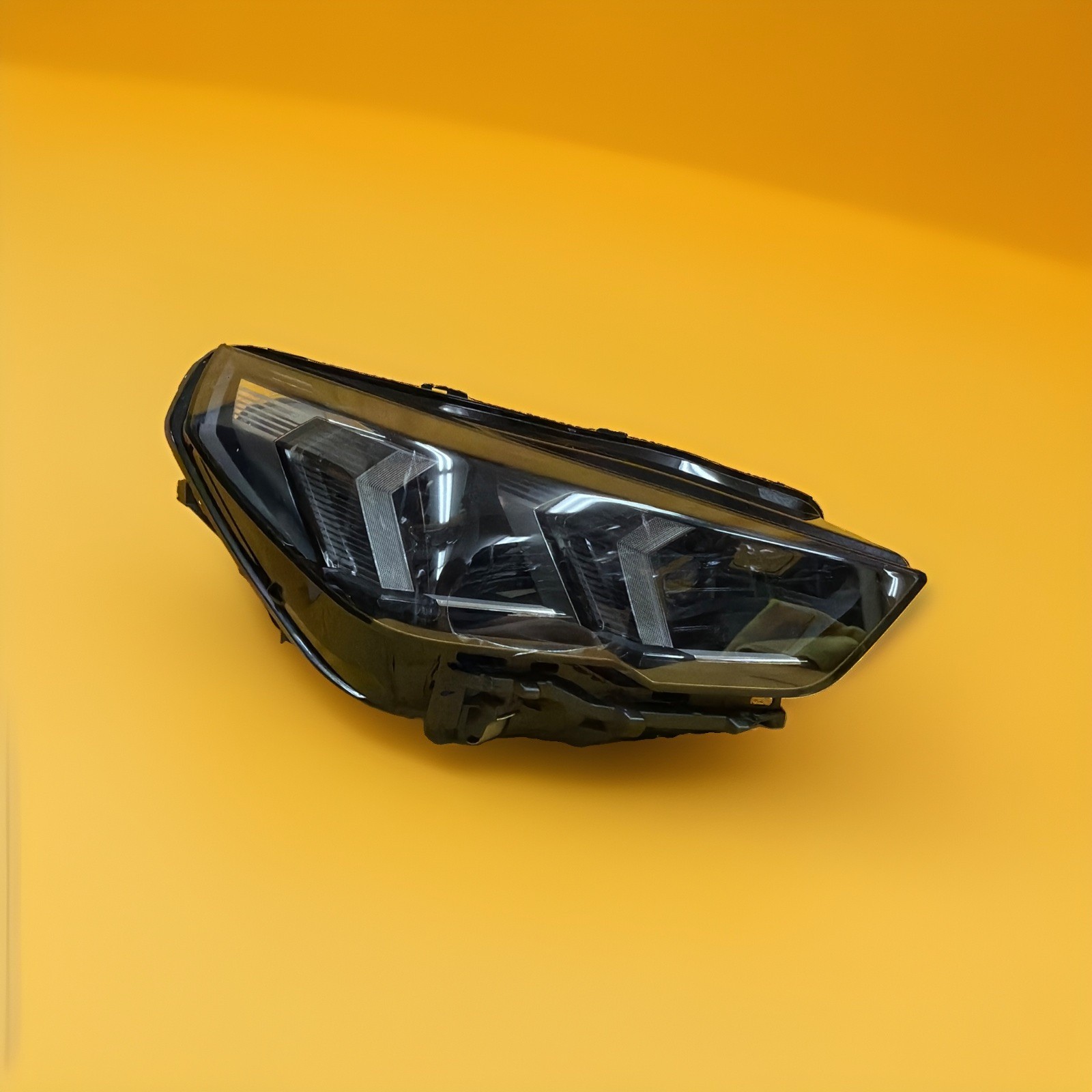 2023-2025 BMW X2 U10 Front  Rh  Dual LED Headlight OEM Damaged (353 Sh12)