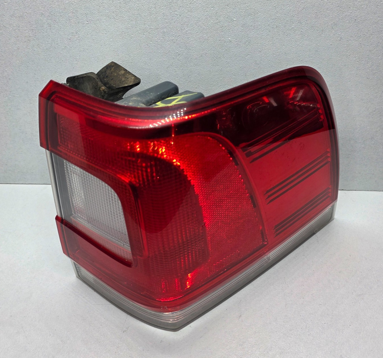 2015-2017 Lincoln NAVIGATOR Passenger Right Tail Light Quarter Panel Mounted 2015-2017 Lincoln NAVIGATOR Passenger Right Tail Light Quarter Panel Mounted