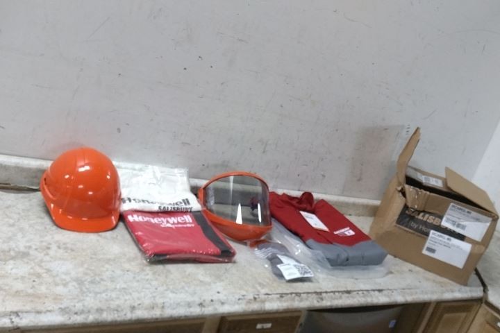 Honeywell Salisbury SKCA8RGL-WB Size L 8 Cal/Sq Cm ATPV Arc Flash Clothing Kit