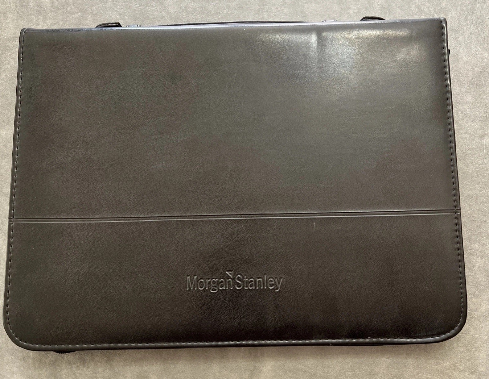 Vintage Leed’s 3-Ring Black Business Leather Portfolio Folder W/Pad Zip Around Vintage Leed’s 3-Ring Black Business Leather Portfolio Folder W/Pad Zip Around