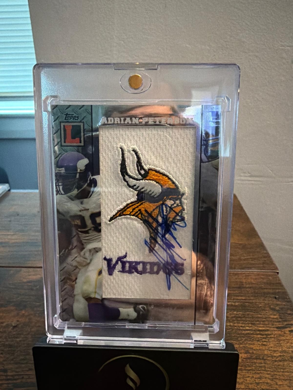 2008 Topps Letterman #ATP-AP Adrian Peterson Patches Autograph Team Logo #/7 2008 Topps Letterman #ATP-AP Adrian Peterson Patches Autograph Team Logo #/7